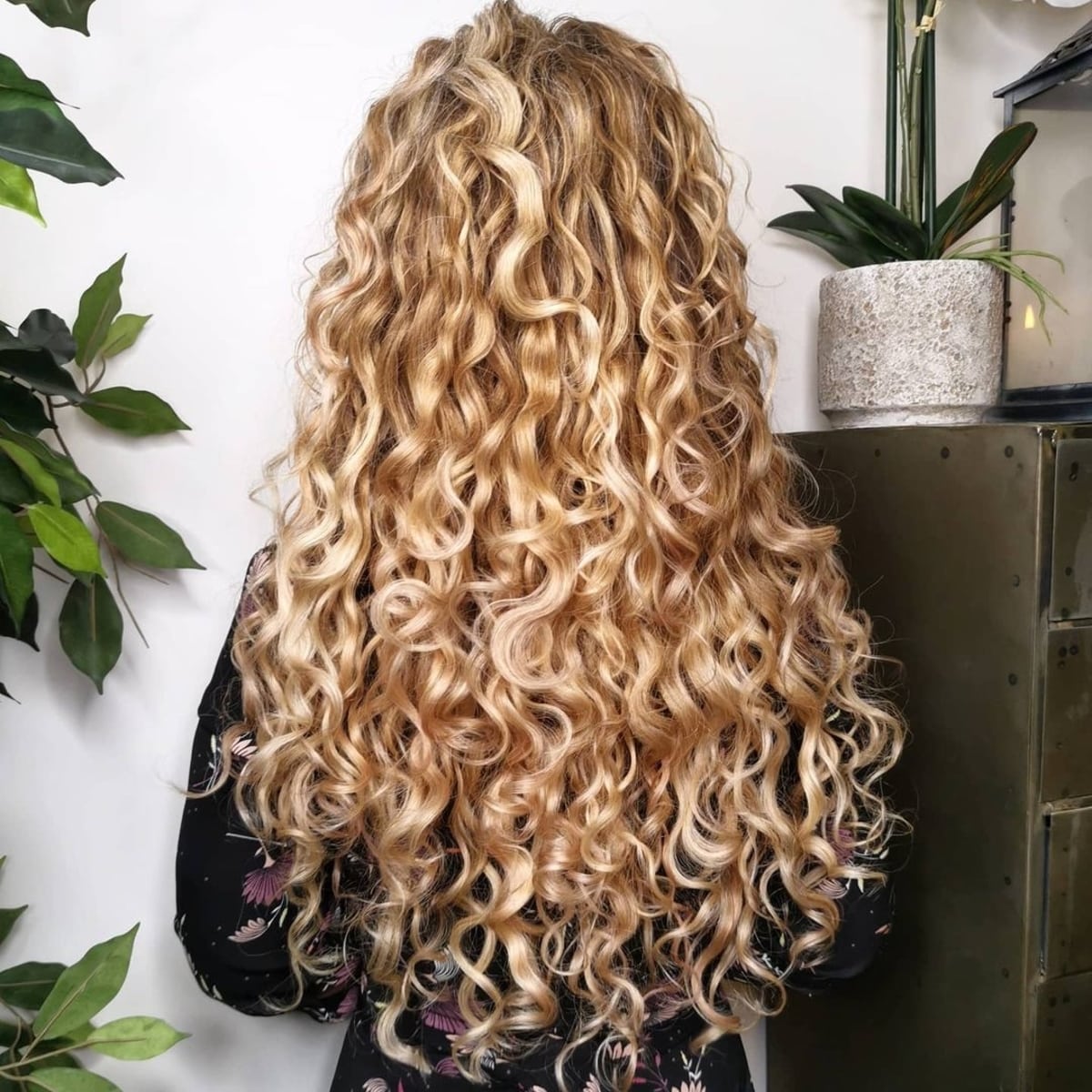 61 Curly Hairstyles for Long Hair to Look Naturally Amazing