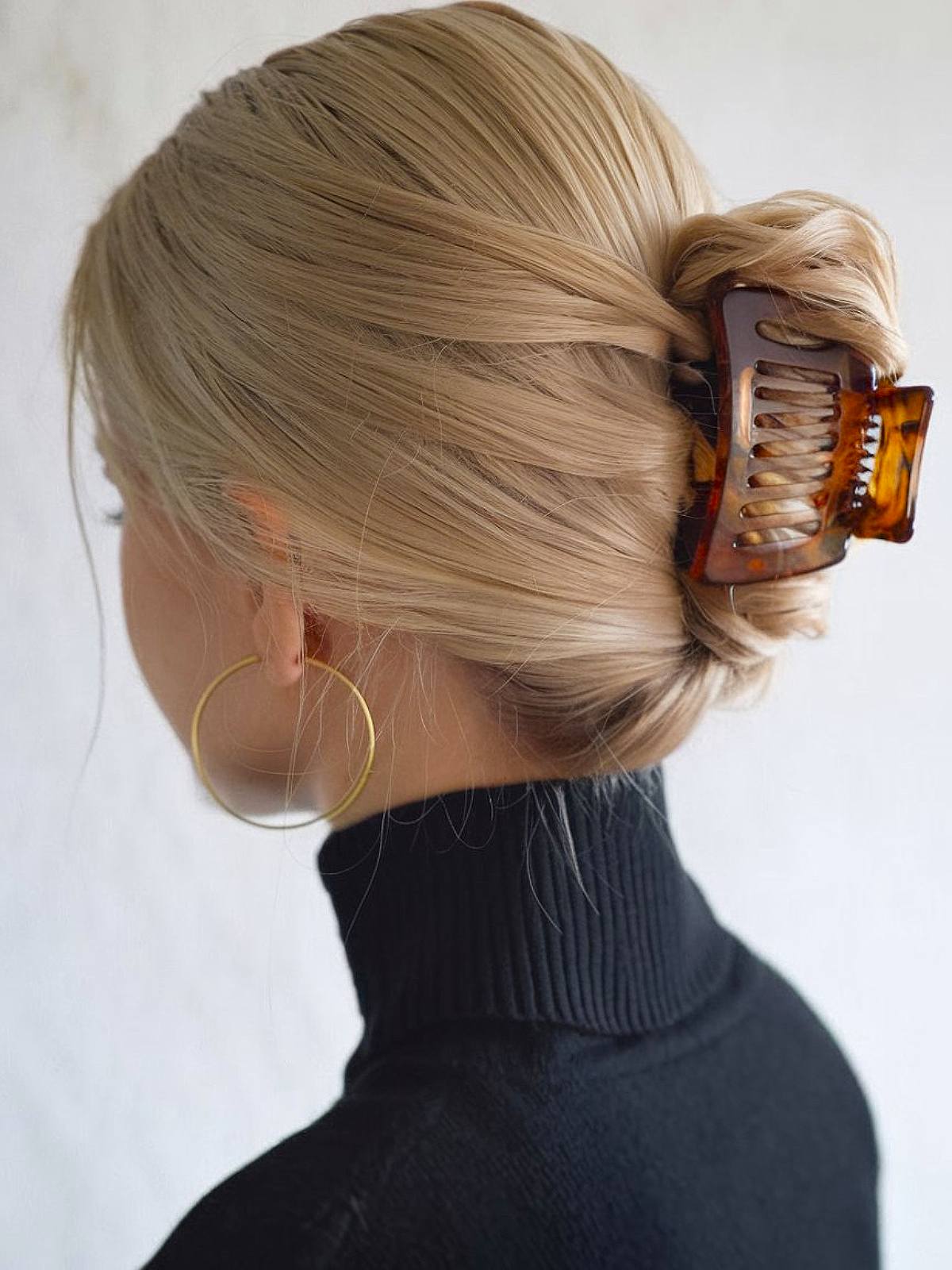 16 Easy Work Hairstyles for Long Hair (2025 Trends)