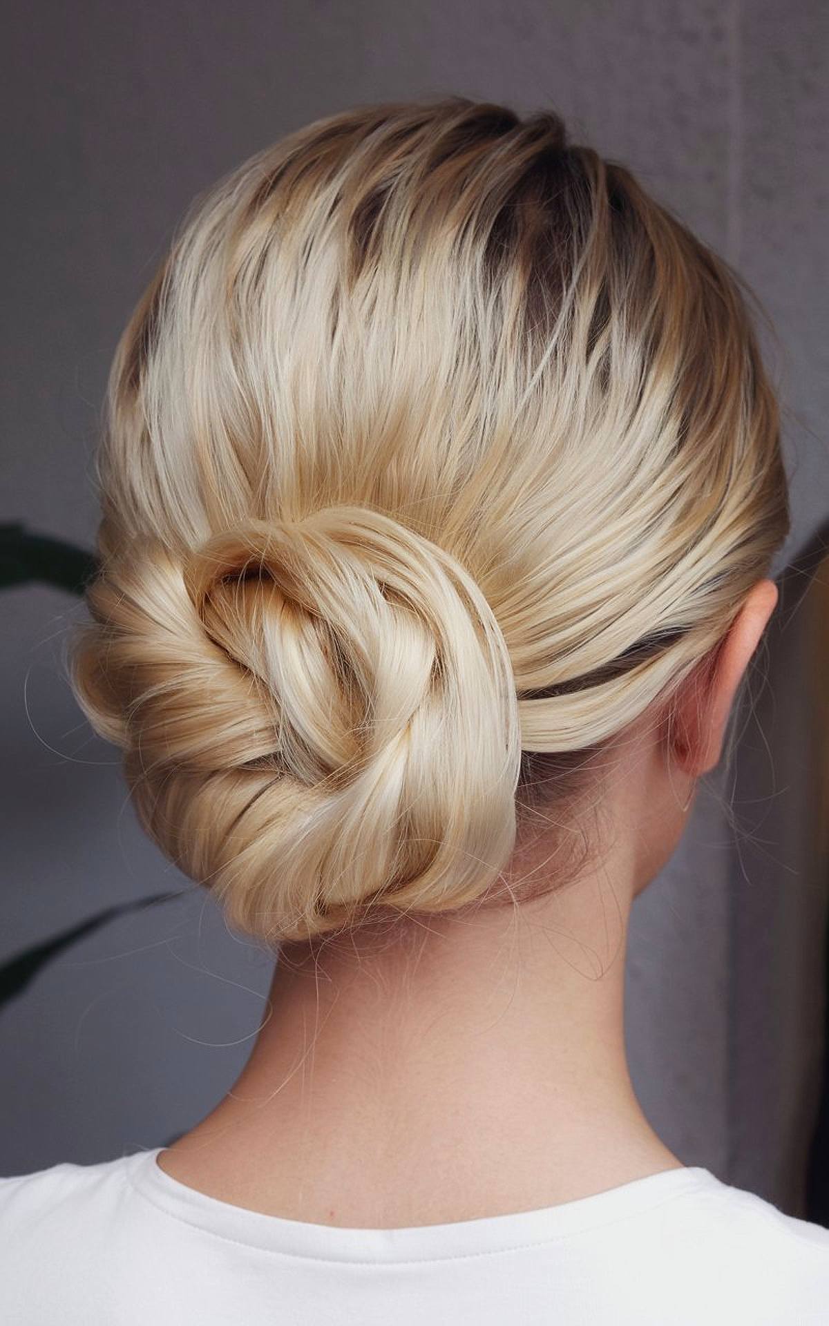 16 Easy Work Hairstyles for Long Hair (2025 Trends)