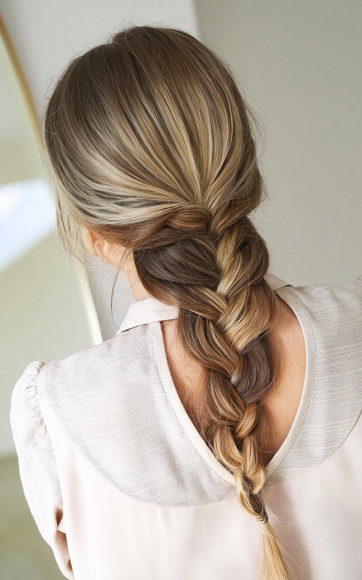 16 Easy Work Hairstyles for Long Hair (2025 Trends)