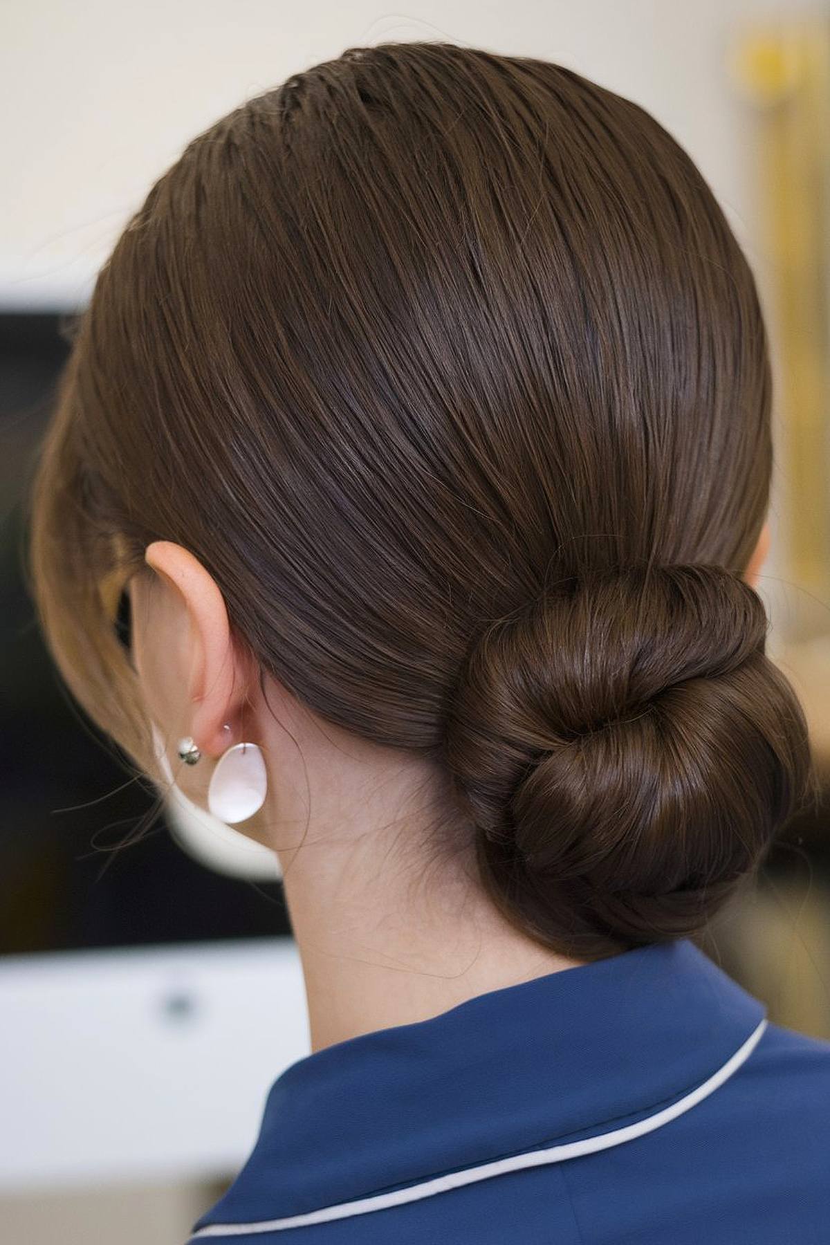 16 Easy Work Hairstyles for Long Hair (2025 Trends)