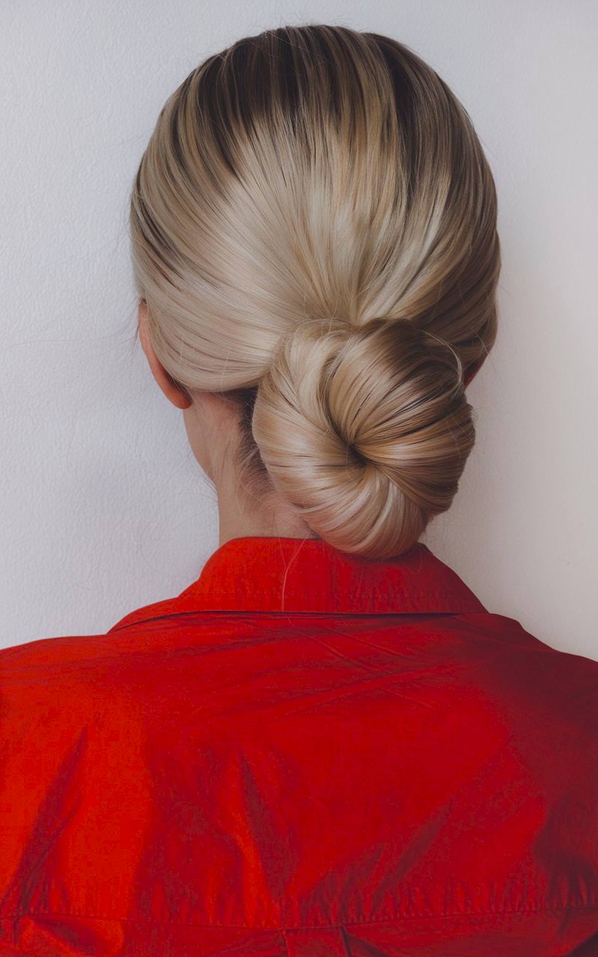 16 Easy Work Hairstyles for Long Hair (2025 Trends)