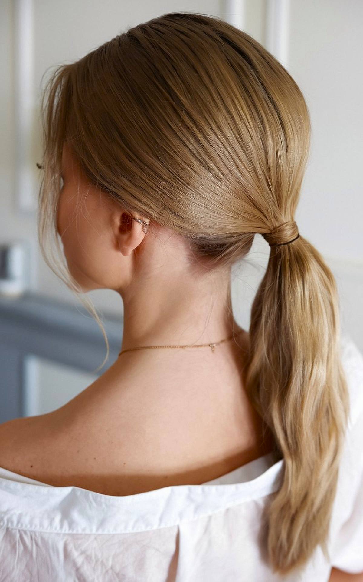 16 Easy Work Hairstyles for Long Hair (2025 Trends)