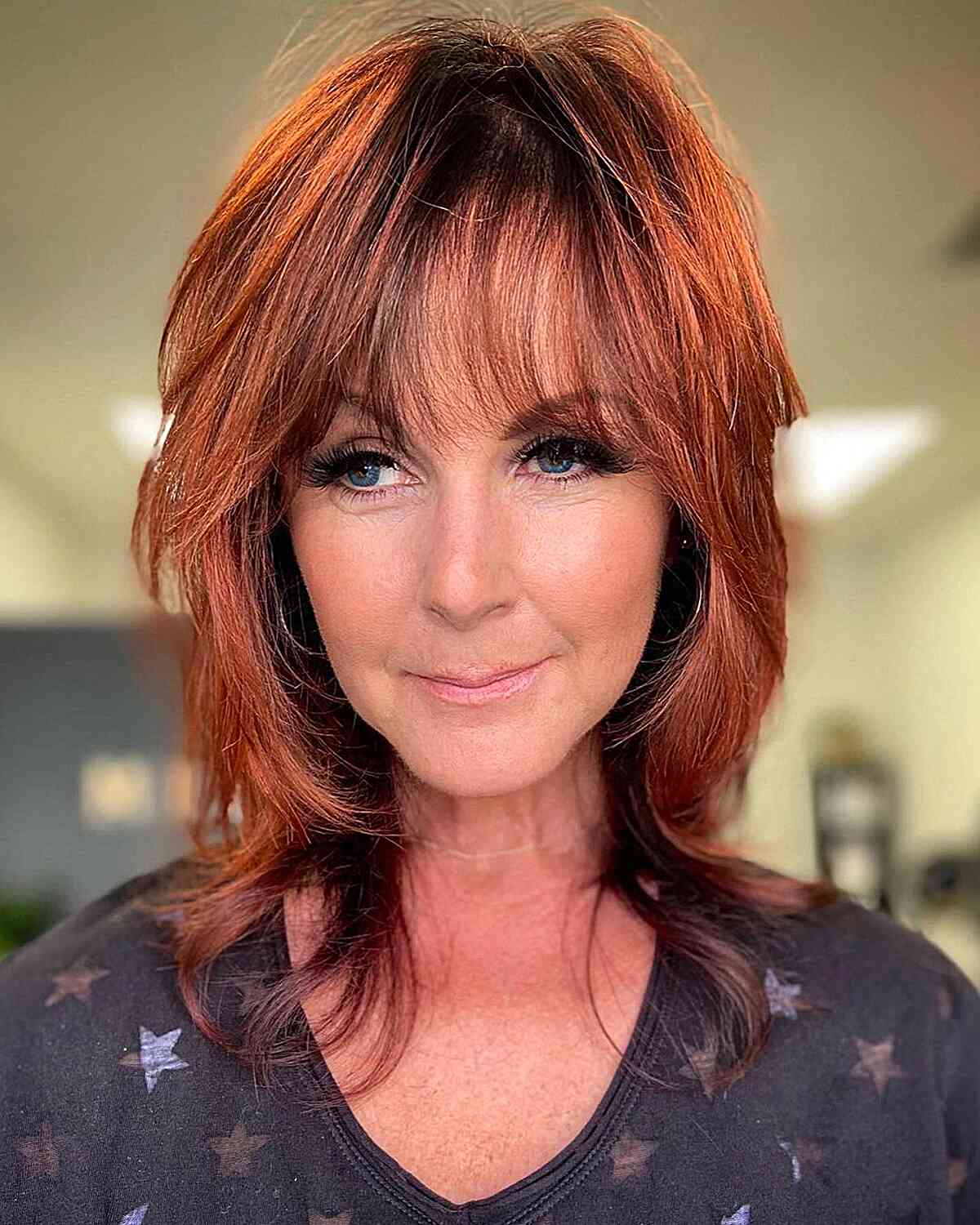 54 Youthful Medium-Length Hairstyles for Women Over 50