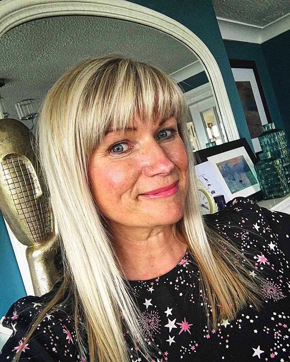 54 Youthful Medium-Length Hairstyles for Women Over 50