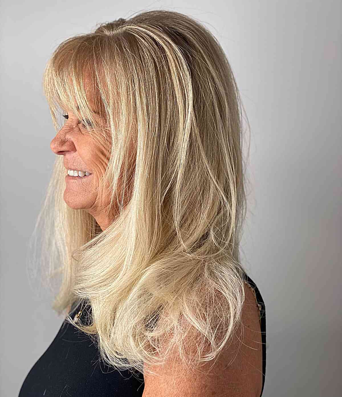 54 Youthful Medium-Length Hairstyles for Women Over 50