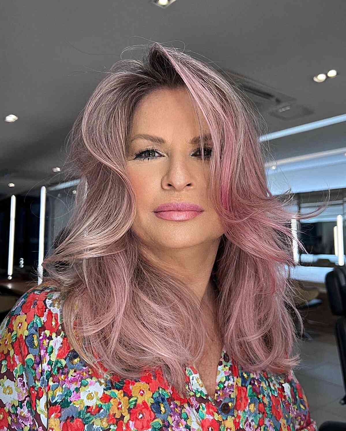 54 Youthful Medium-Length Hairstyles for Women Over 50