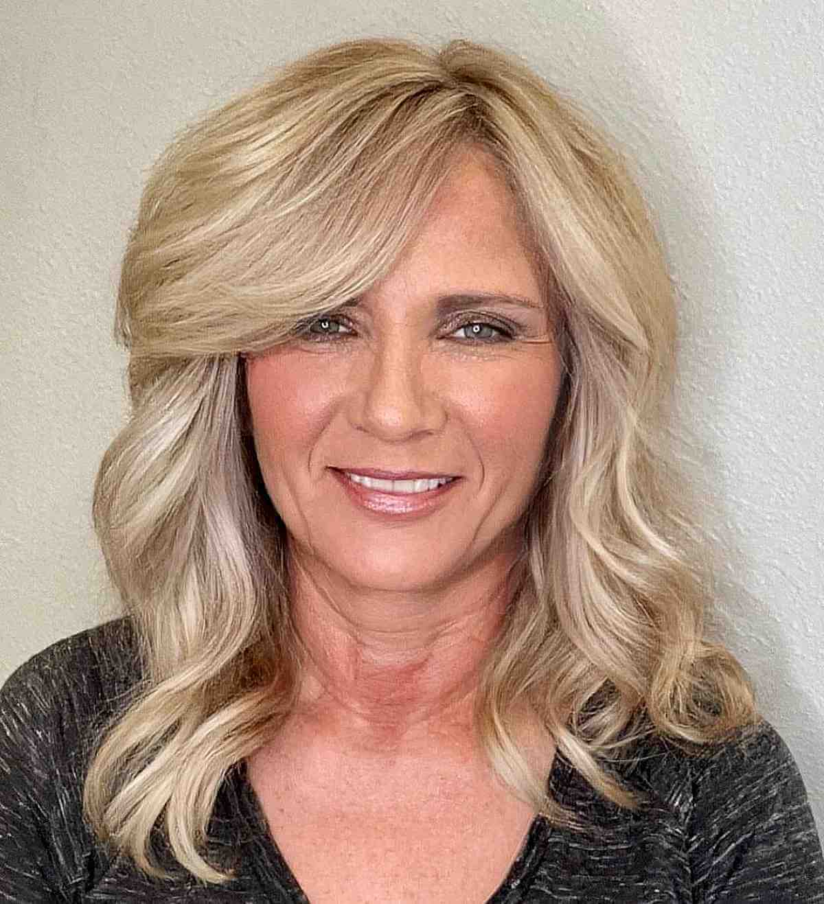 54 Youthful Medium-Length Hairstyles for Women Over 50