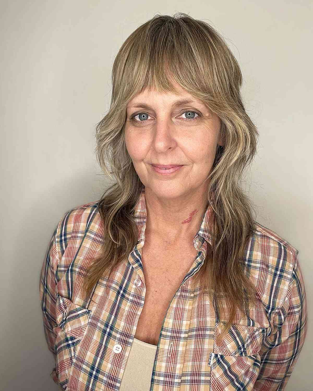 54 Youthful Medium-Length Hairstyles for Women Over 50