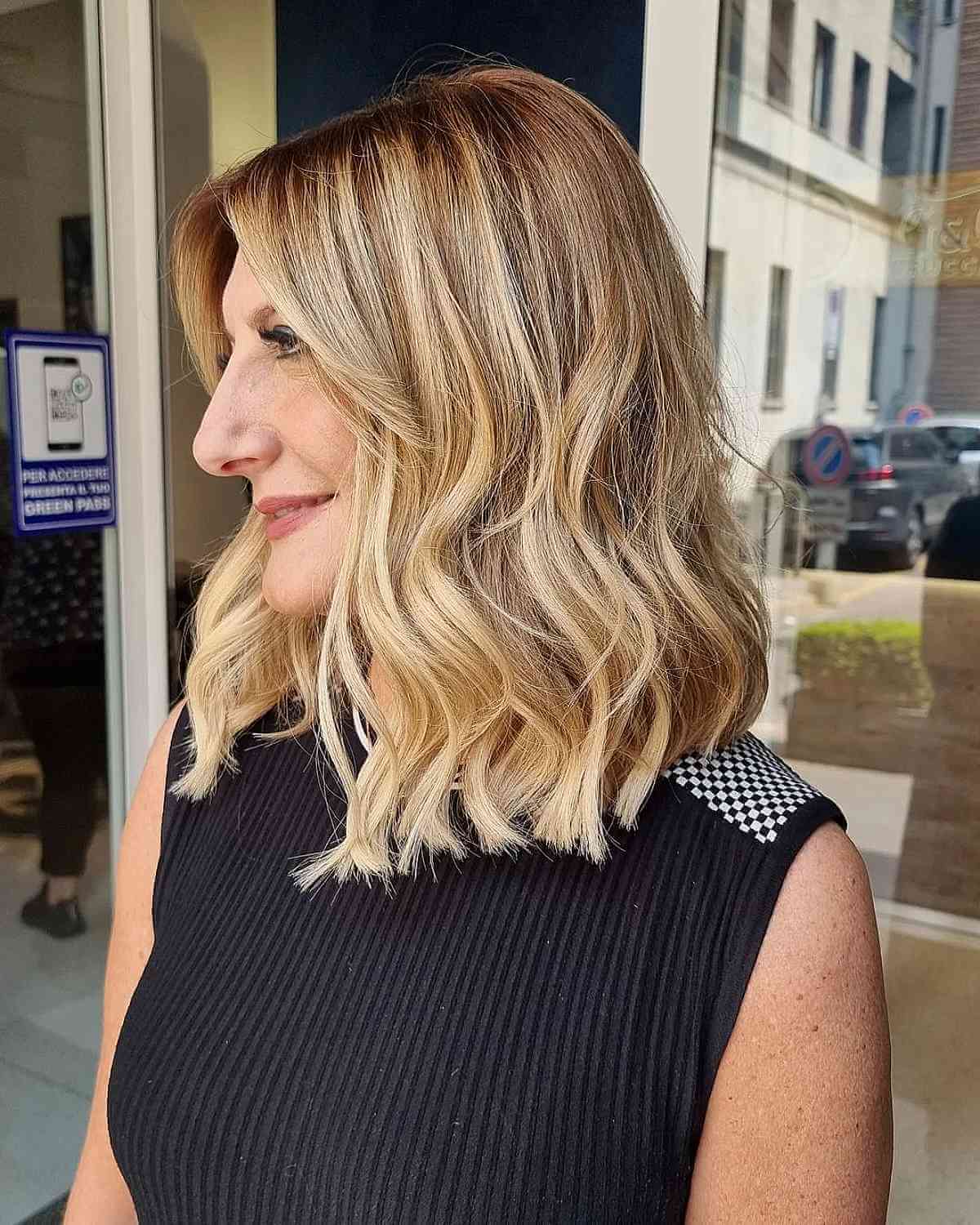 54 Youthful Medium-Length Hairstyles for Women Over 50