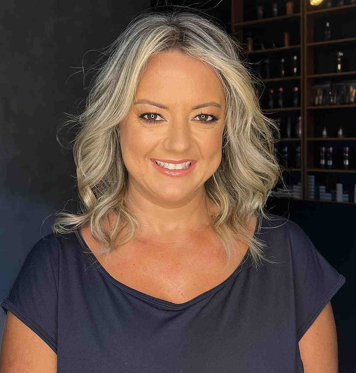 54 Youthful Medium-Length Hairstyles for Women Over 50