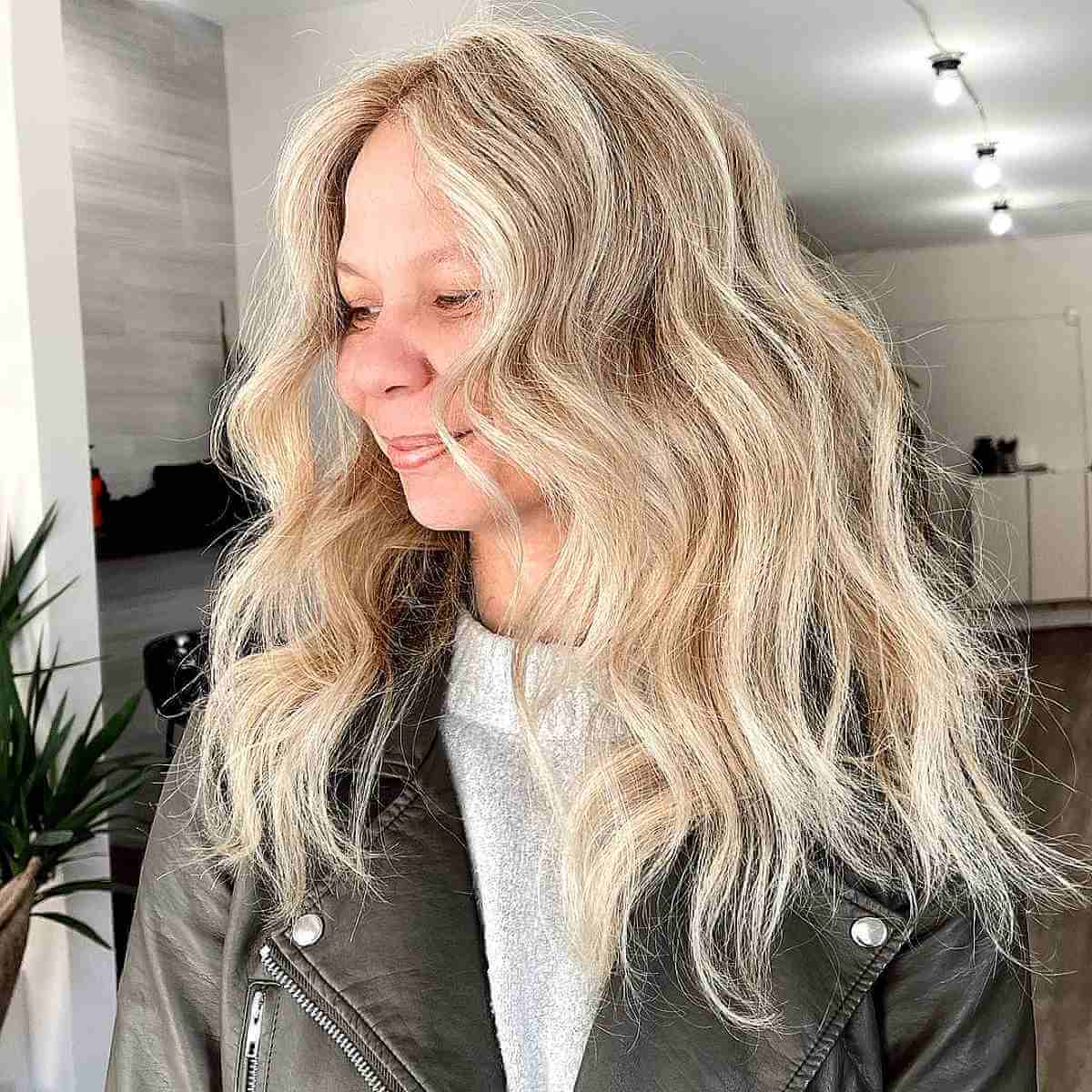 54 Youthful Medium-Length Hairstyles for Women Over 50