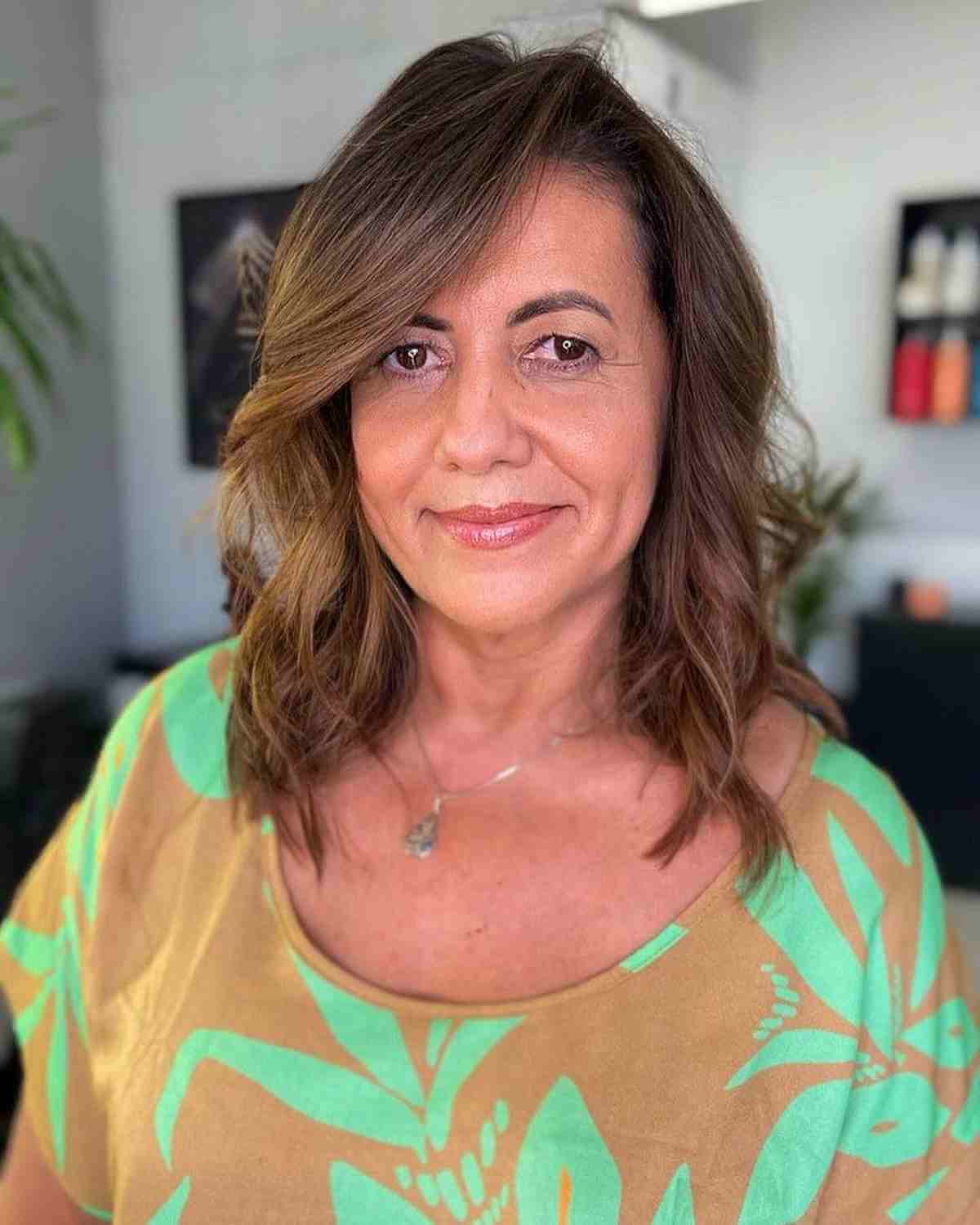 54 Youthful Medium-Length Hairstyles for Women Over 50