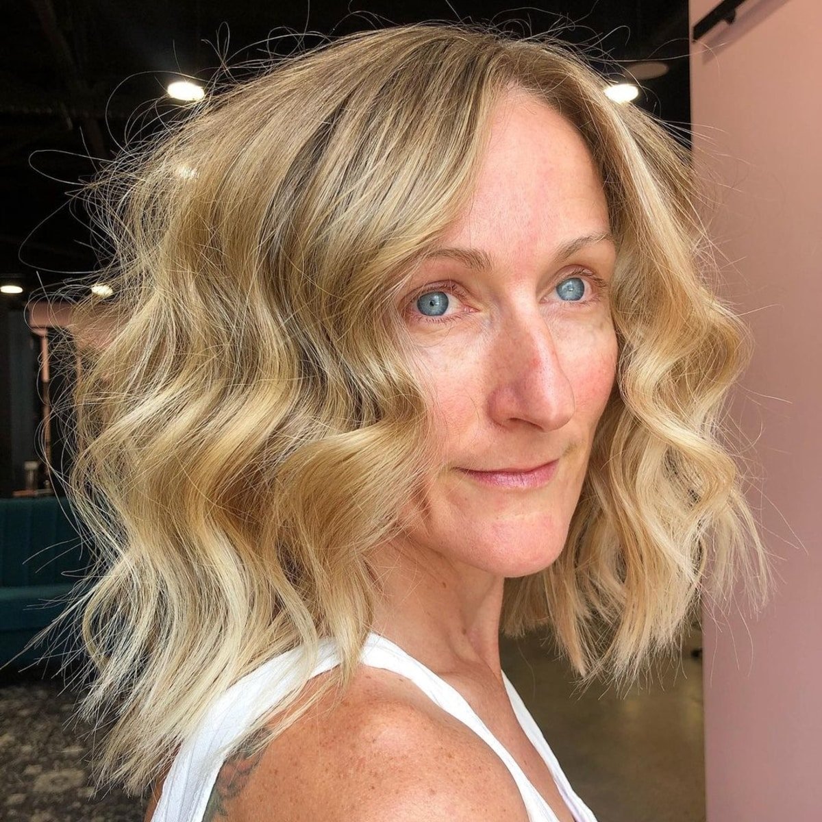 54 Youthful Medium-Length Hairstyles for Women Over 50