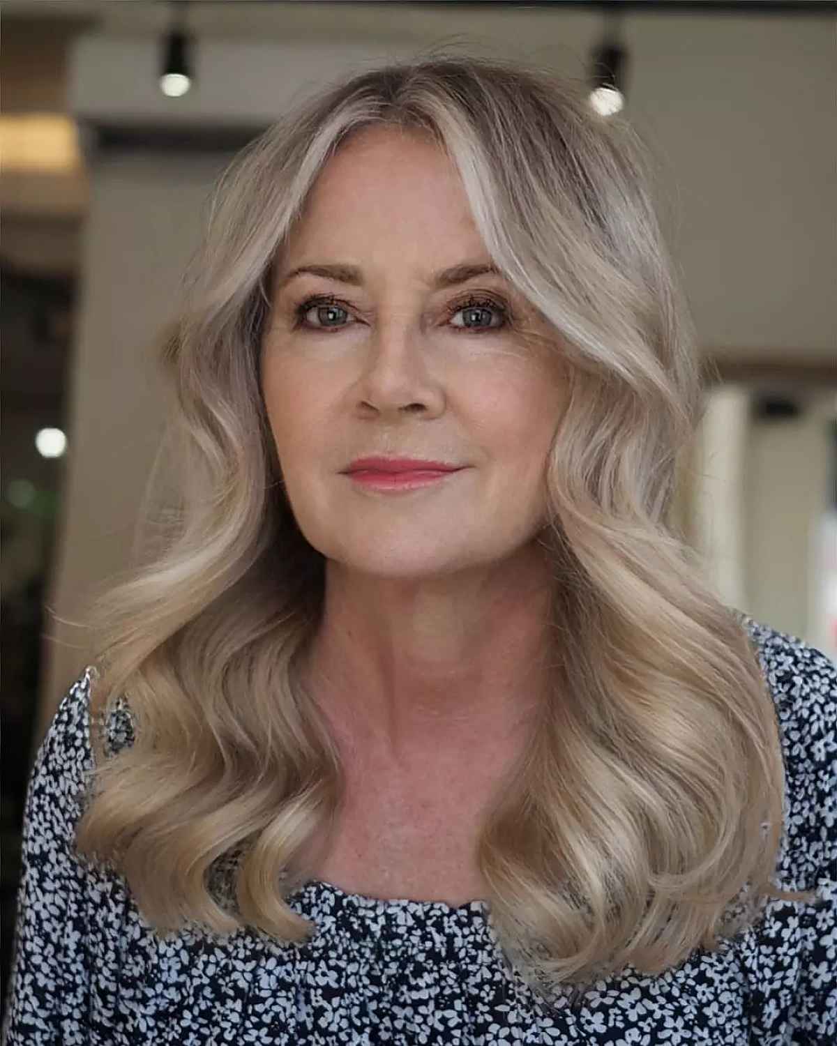 54 Youthful Medium-Length Hairstyles for Women Over 50