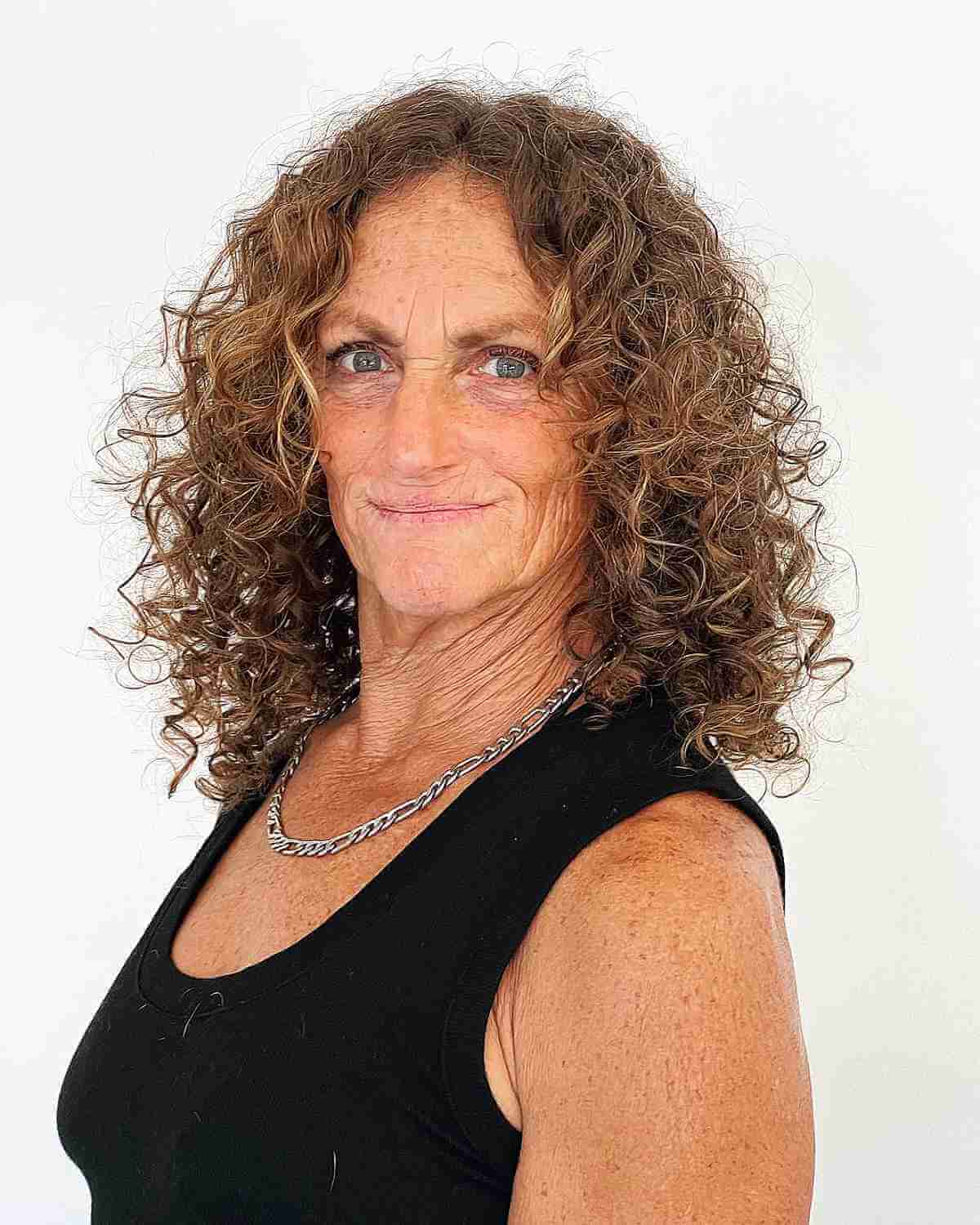 25 Stylish & Easy Medium-Length Hairstyles for Ladies in Their 60s