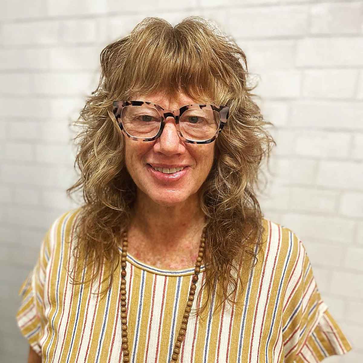 25 Stylish & Easy Medium-Length Hairstyles for Ladies in Their 60s