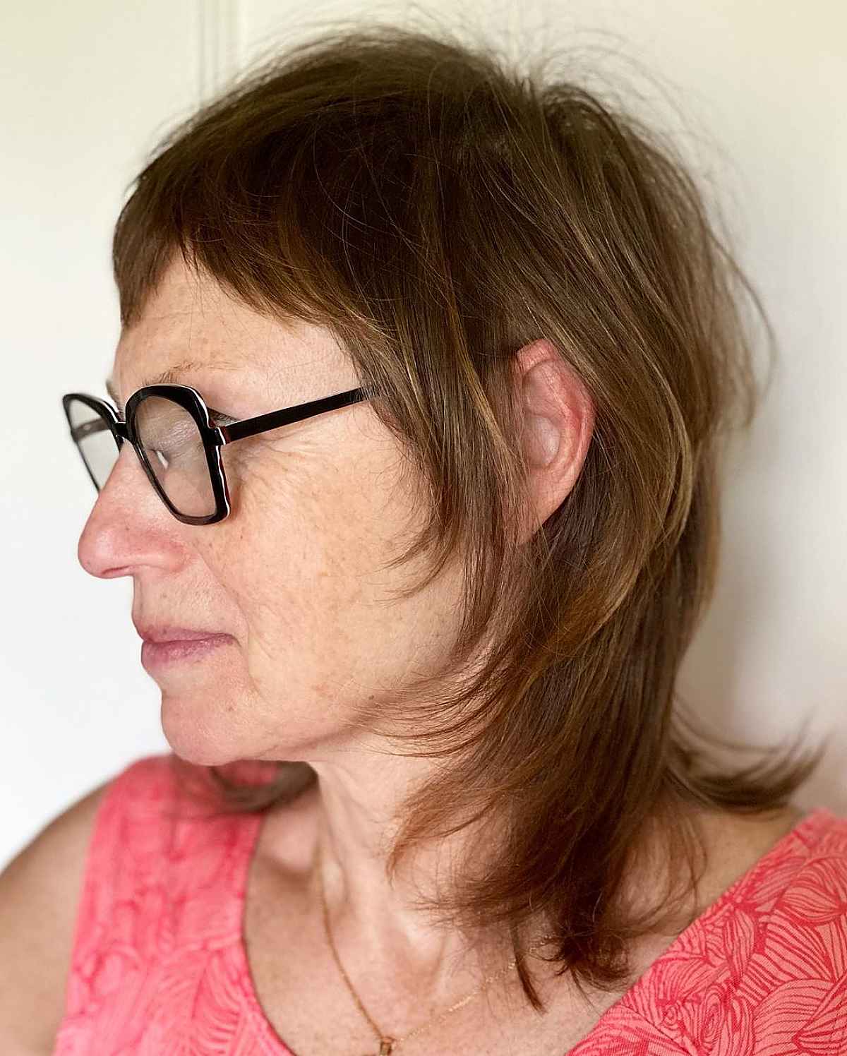 25 Stylish & Easy Medium-Length Hairstyles for Ladies in Their 60s