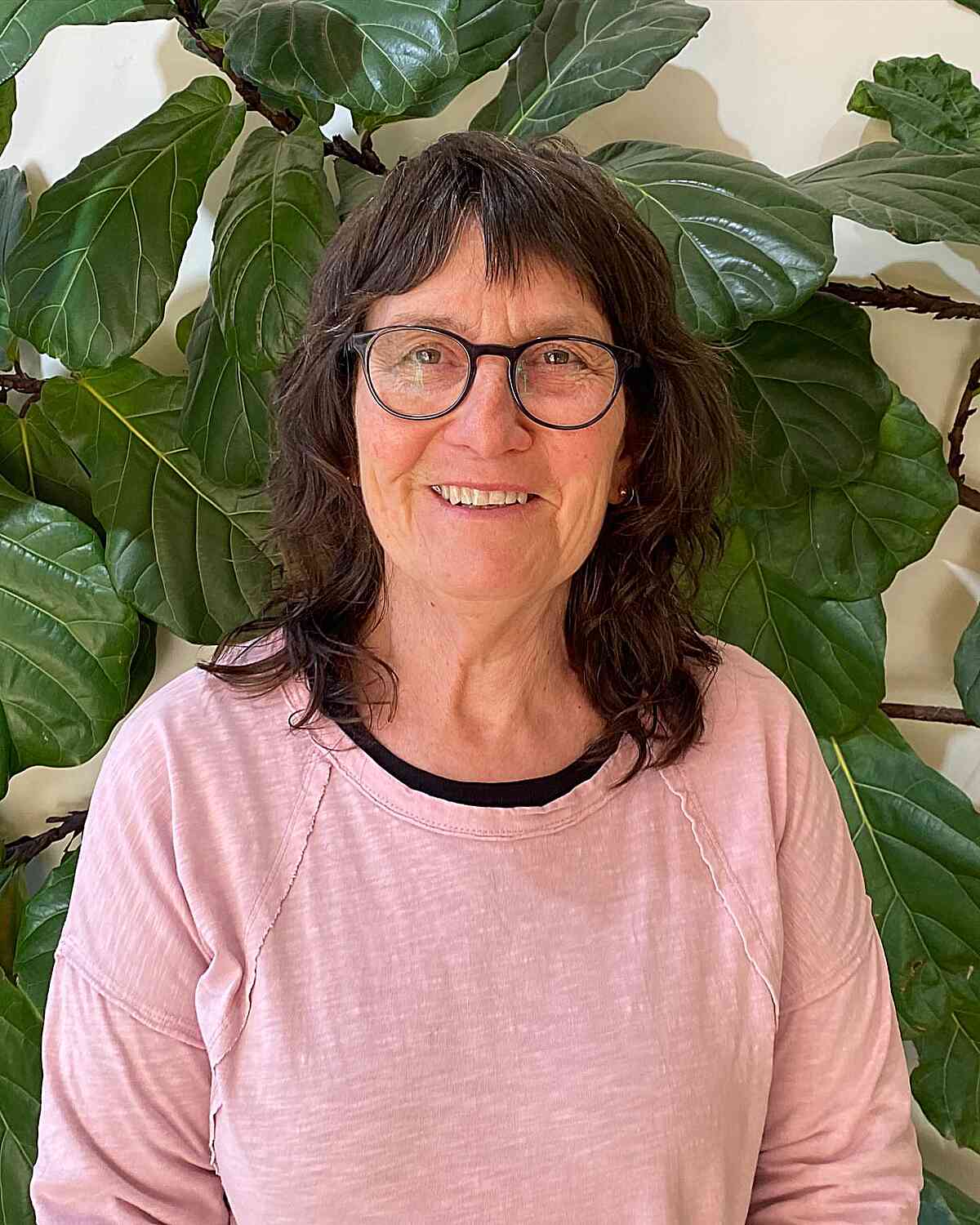 24 Modern Medium Shaggy Hairstyles Women Over 60 Can Pull Off