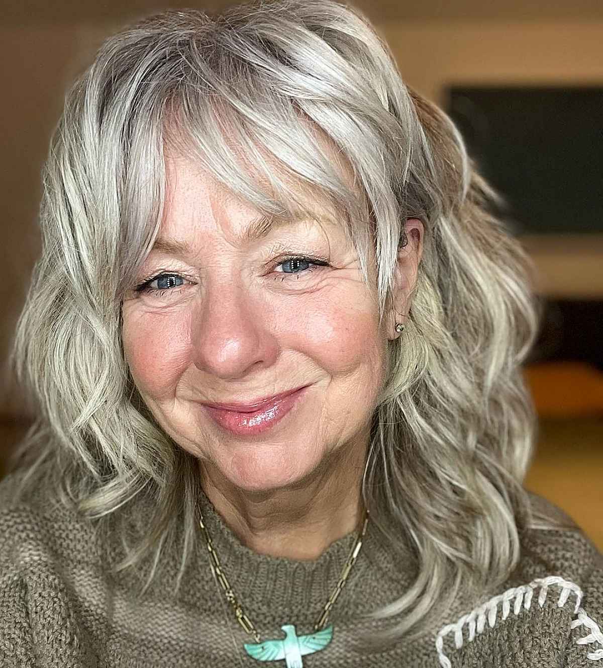 24 Modern Medium Shaggy Hairstyles Women Over 60 Can Pull Off