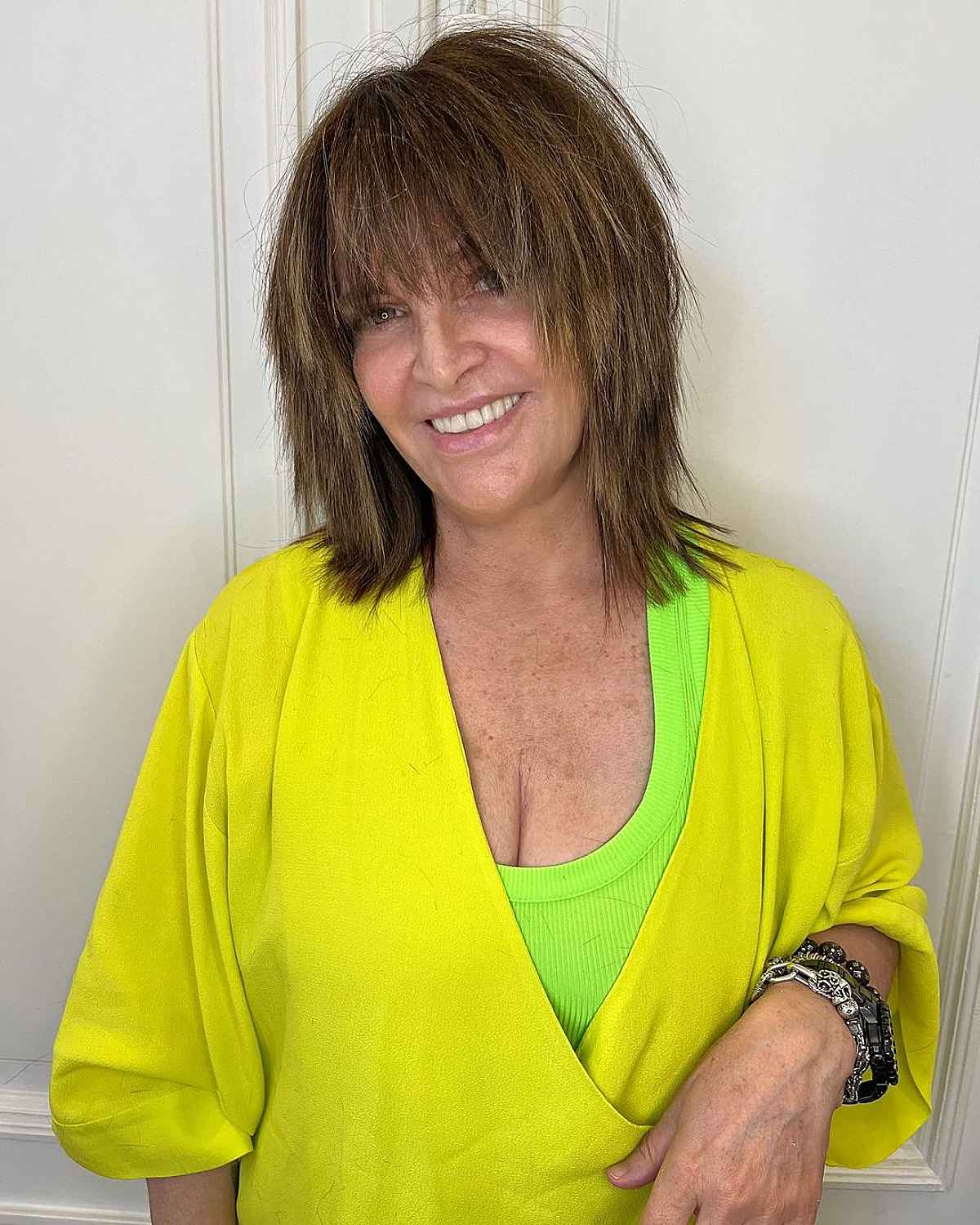 24 Modern Medium Shaggy Hairstyles Women Over 60 Can Pull Off
