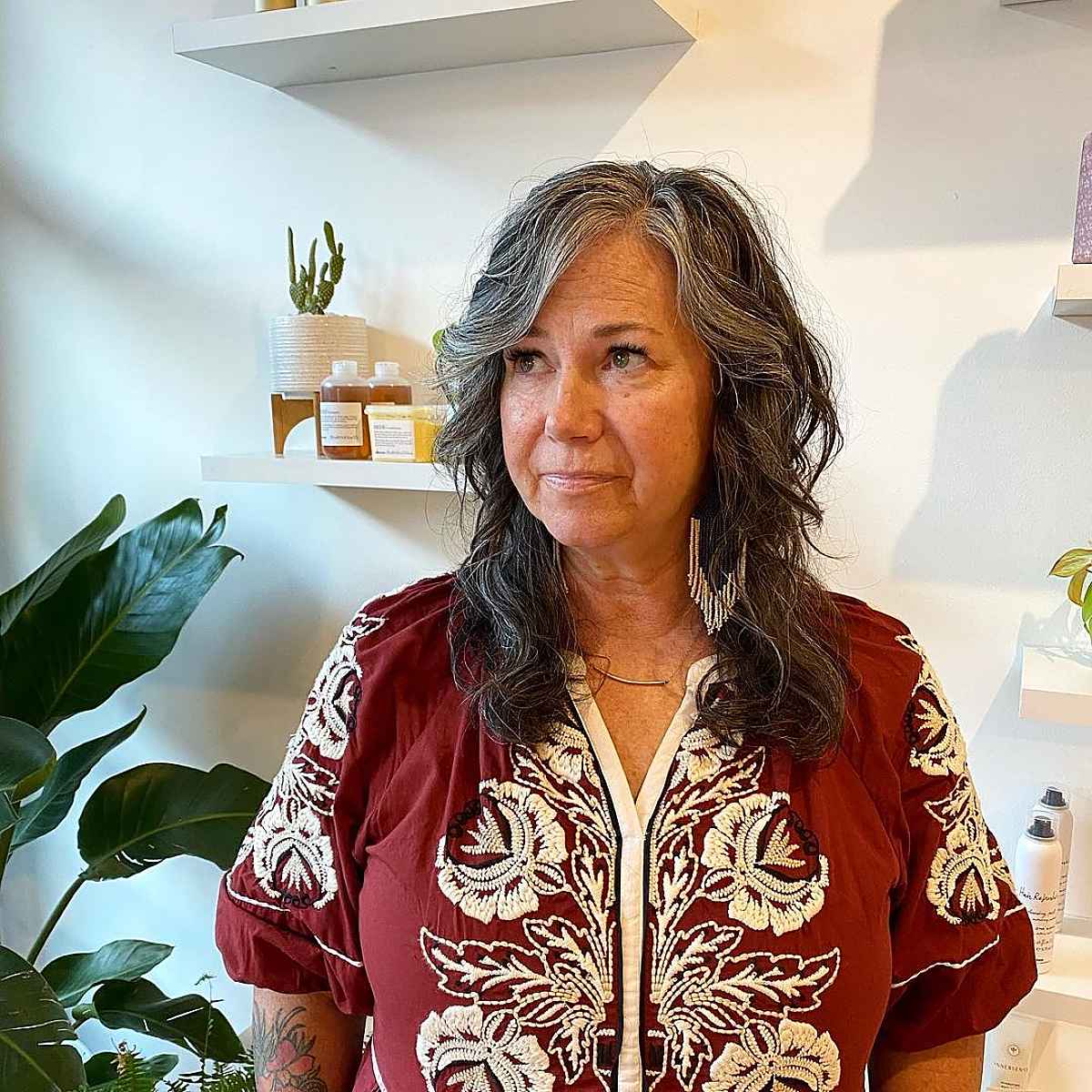 24 Modern Medium Shaggy Hairstyles Women Over 60 Can Pull Off