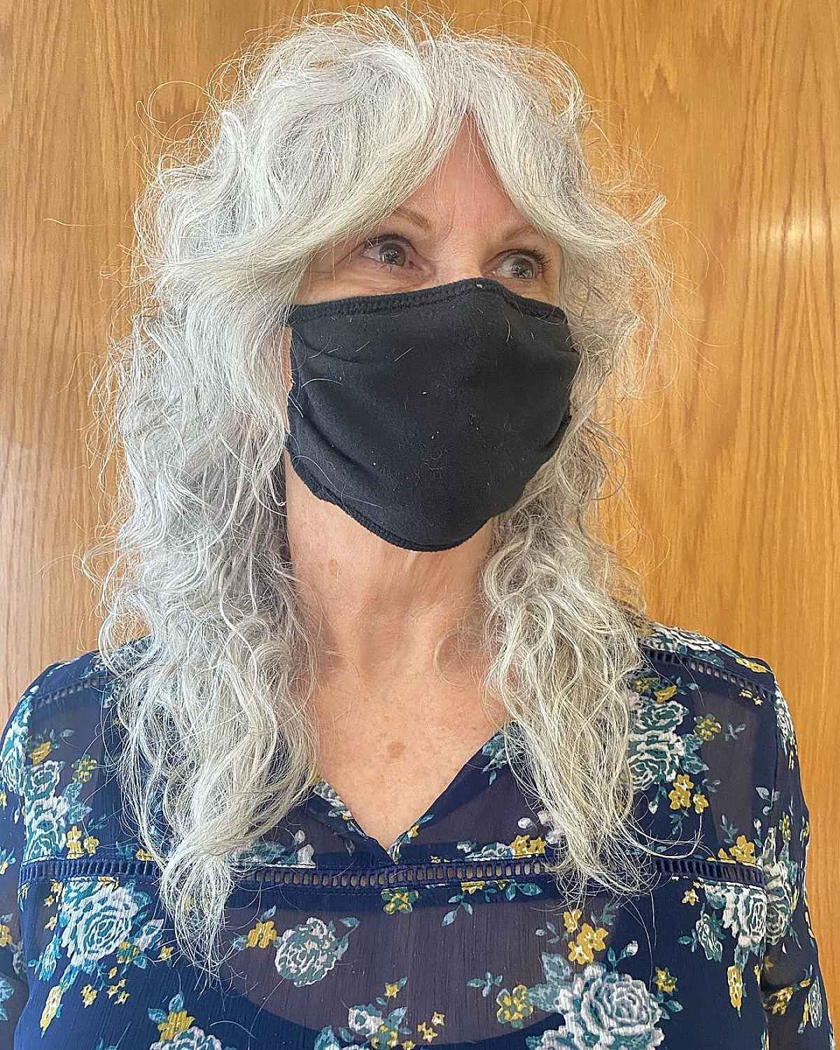 24 Modern Medium Shaggy Hairstyles Women Over 60 Can Pull Off