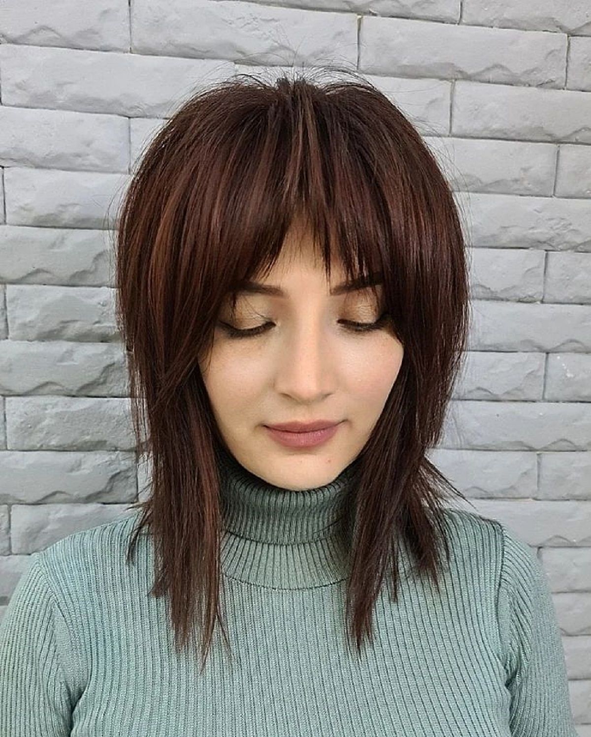 38 Coolest Shoulder-Length Hair with Curtain Bangs You’ve Gotta See