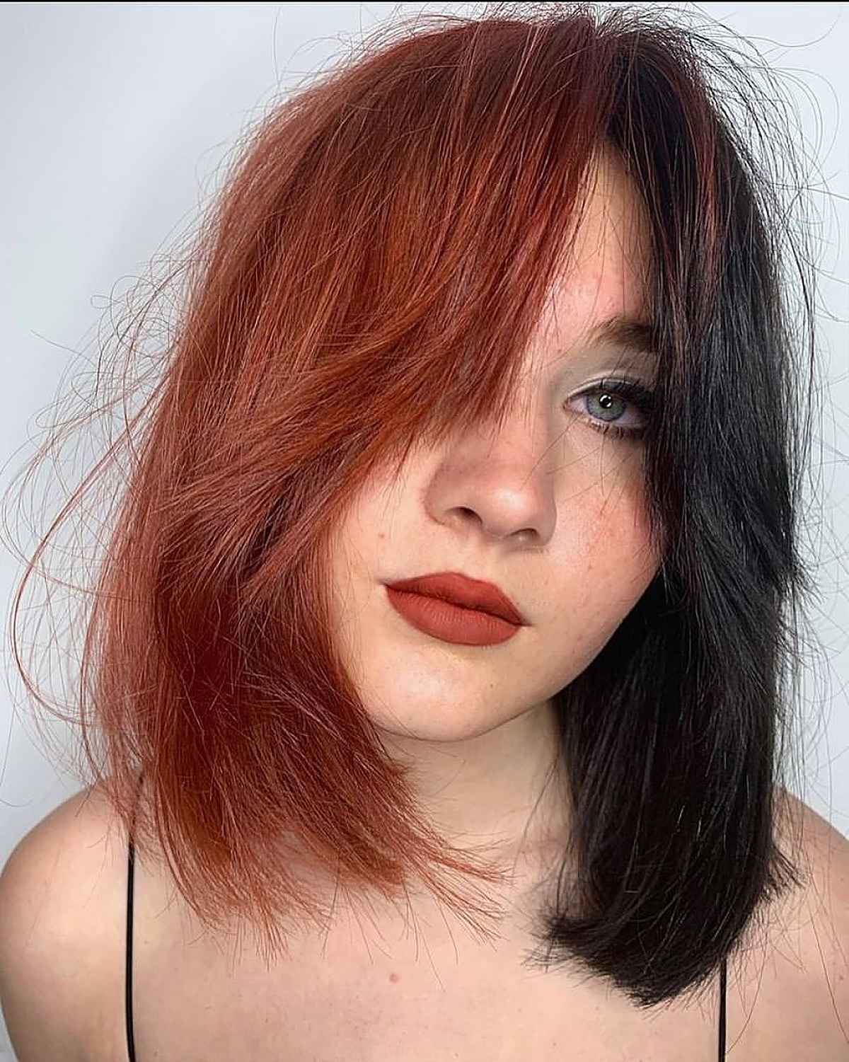 38 Coolest Shoulder-Length Hair with Curtain Bangs You’ve Gotta See