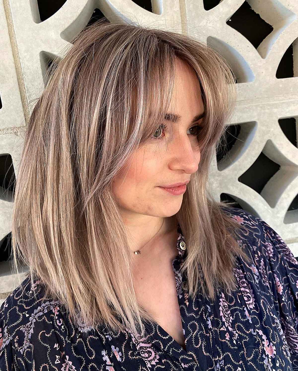 38 Coolest Shoulder-Length Hair with Curtain Bangs You’ve Gotta See