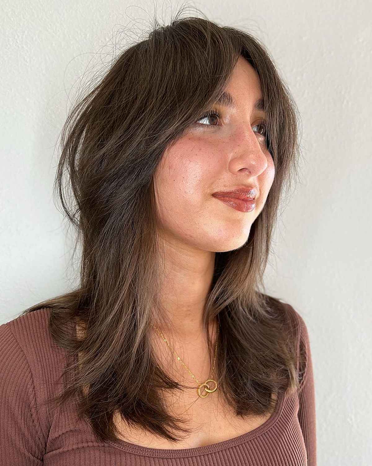 38 Coolest Shoulder-Length Hair with Curtain Bangs You’ve Gotta See