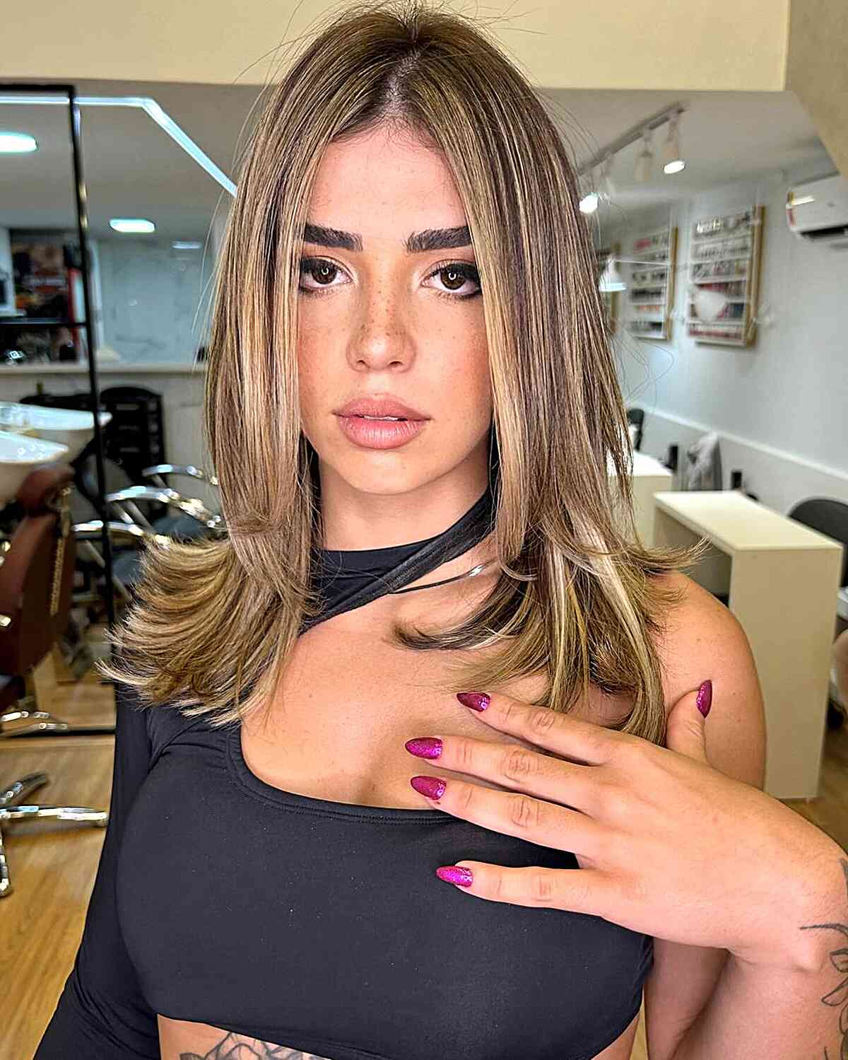 45 Best Ways to Style Shoulder-Length, Straight Hair for a Modern Look