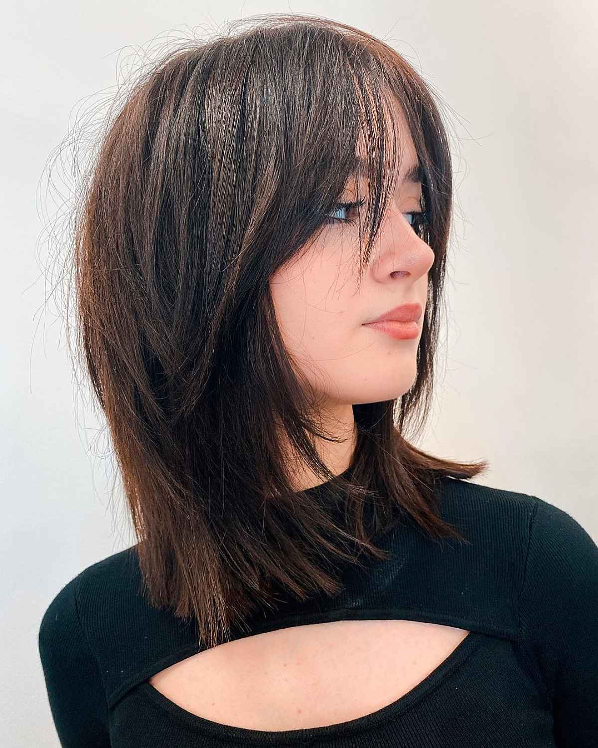 45 Best Ways to Style Shoulder-Length, Straight Hair for a Modern Look