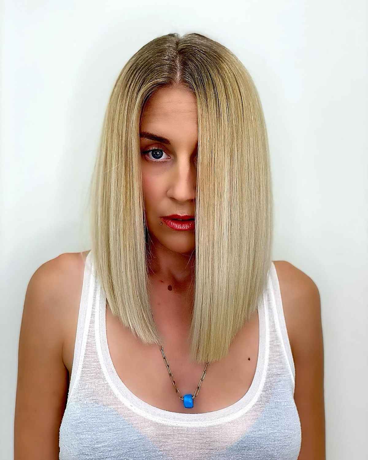 45 Best Ways to Style Shoulder-Length, Straight Hair for a Modern Look