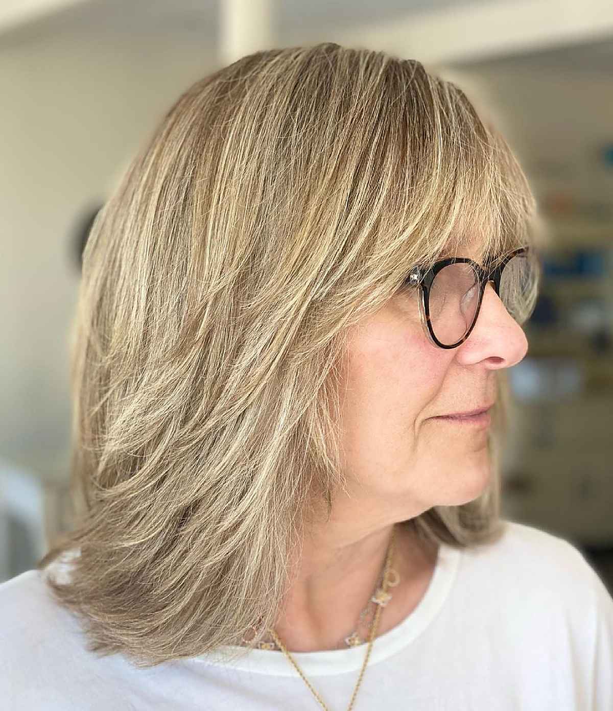 45 Best Ways to Style Shoulder-Length, Straight Hair for a Modern Look