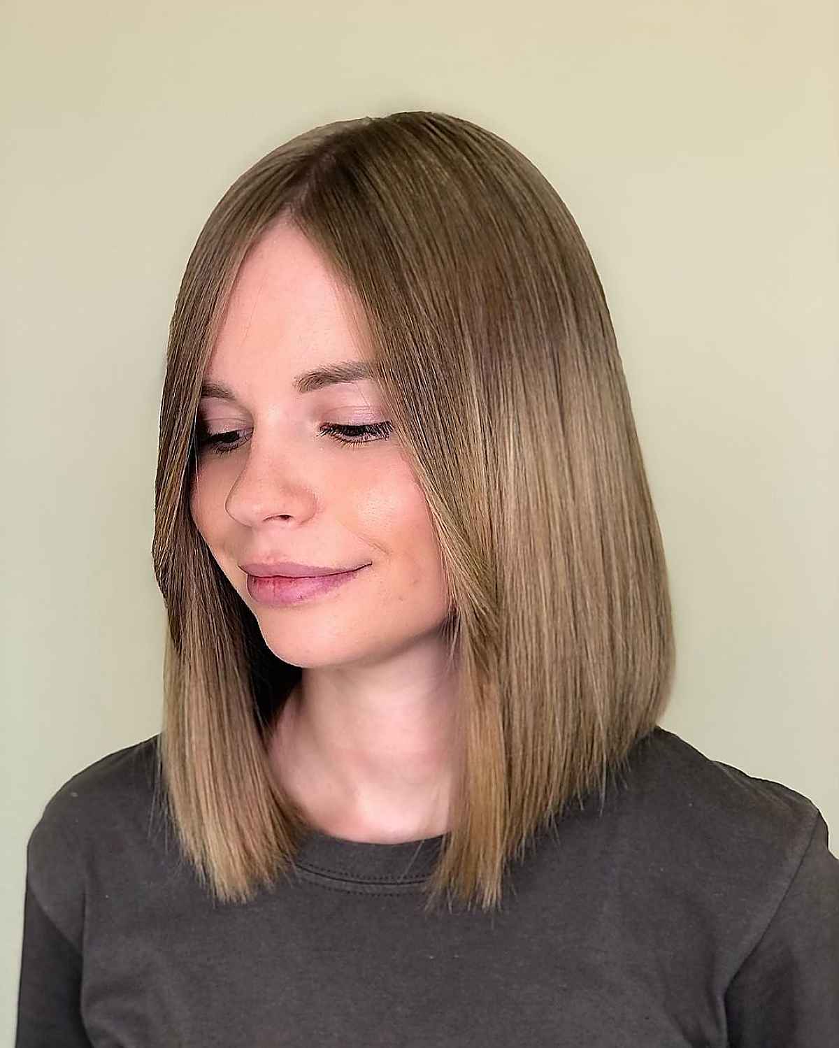 45 Best Ways to Style Shoulder-Length, Straight Hair for a Modern Look