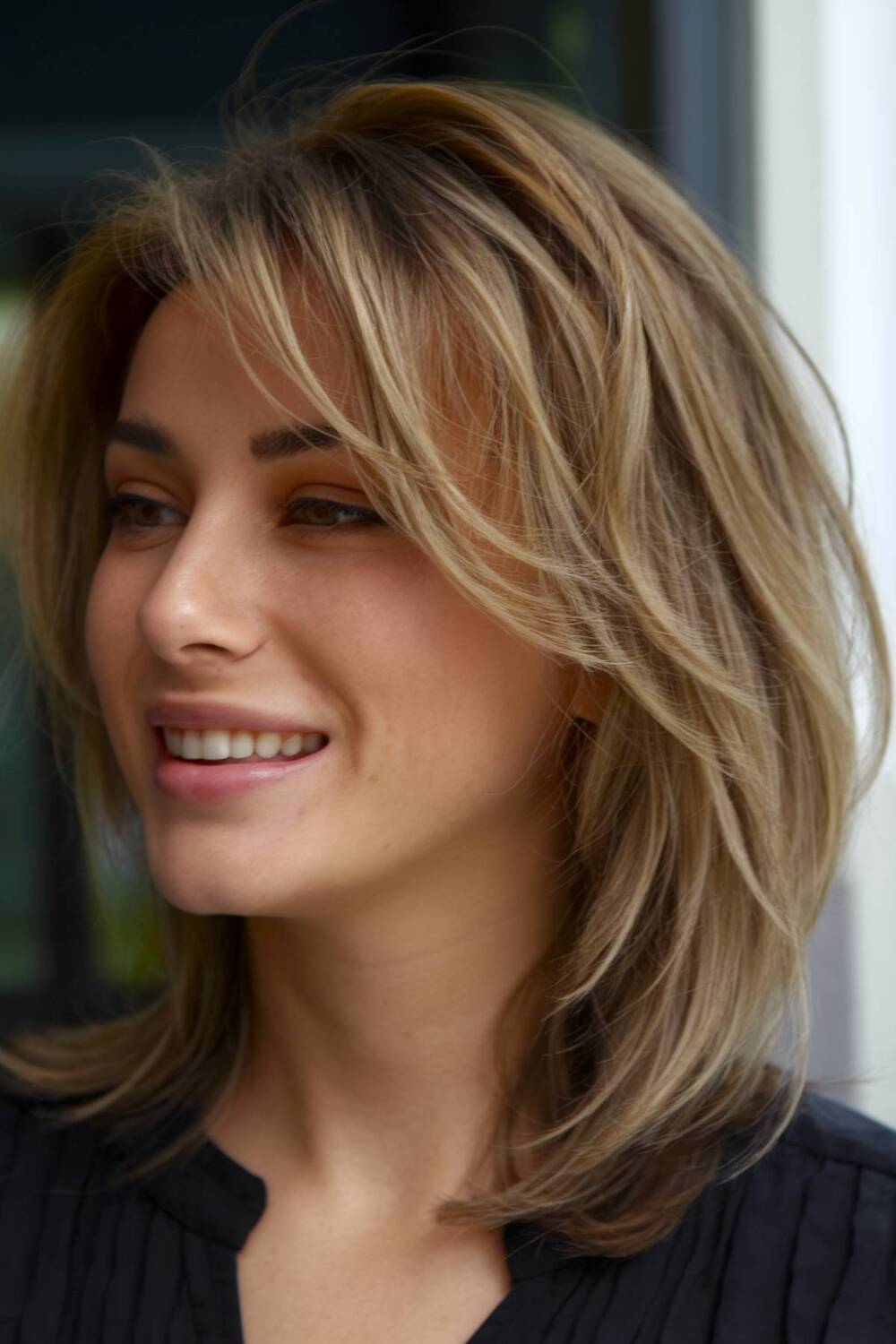 30+ Stunning Shoulder-Length Hairstyles You Need to Try This 2025