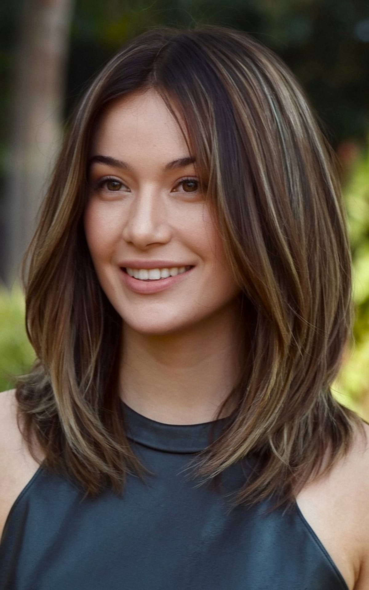 25+ Marvelous Hairstyles for Medium-Length Hair in 2025