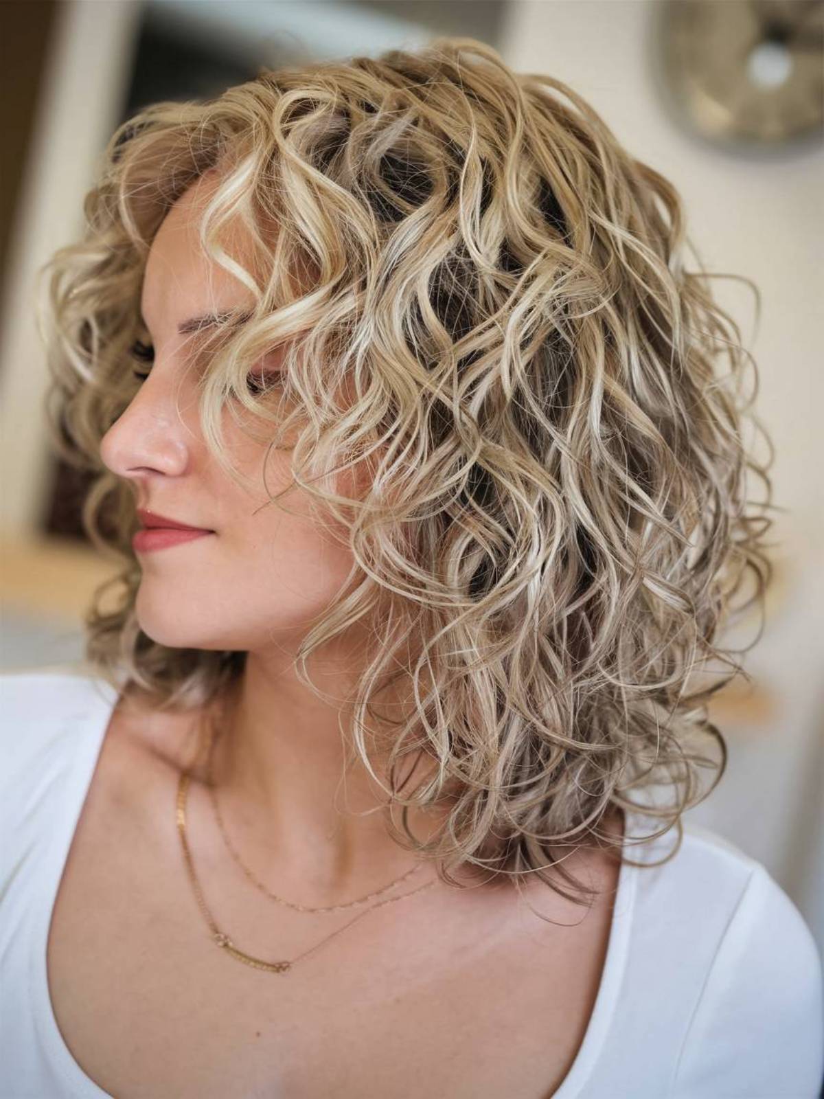 15+ Chic Medium Haircuts for Women Over 30 to Try in 2025