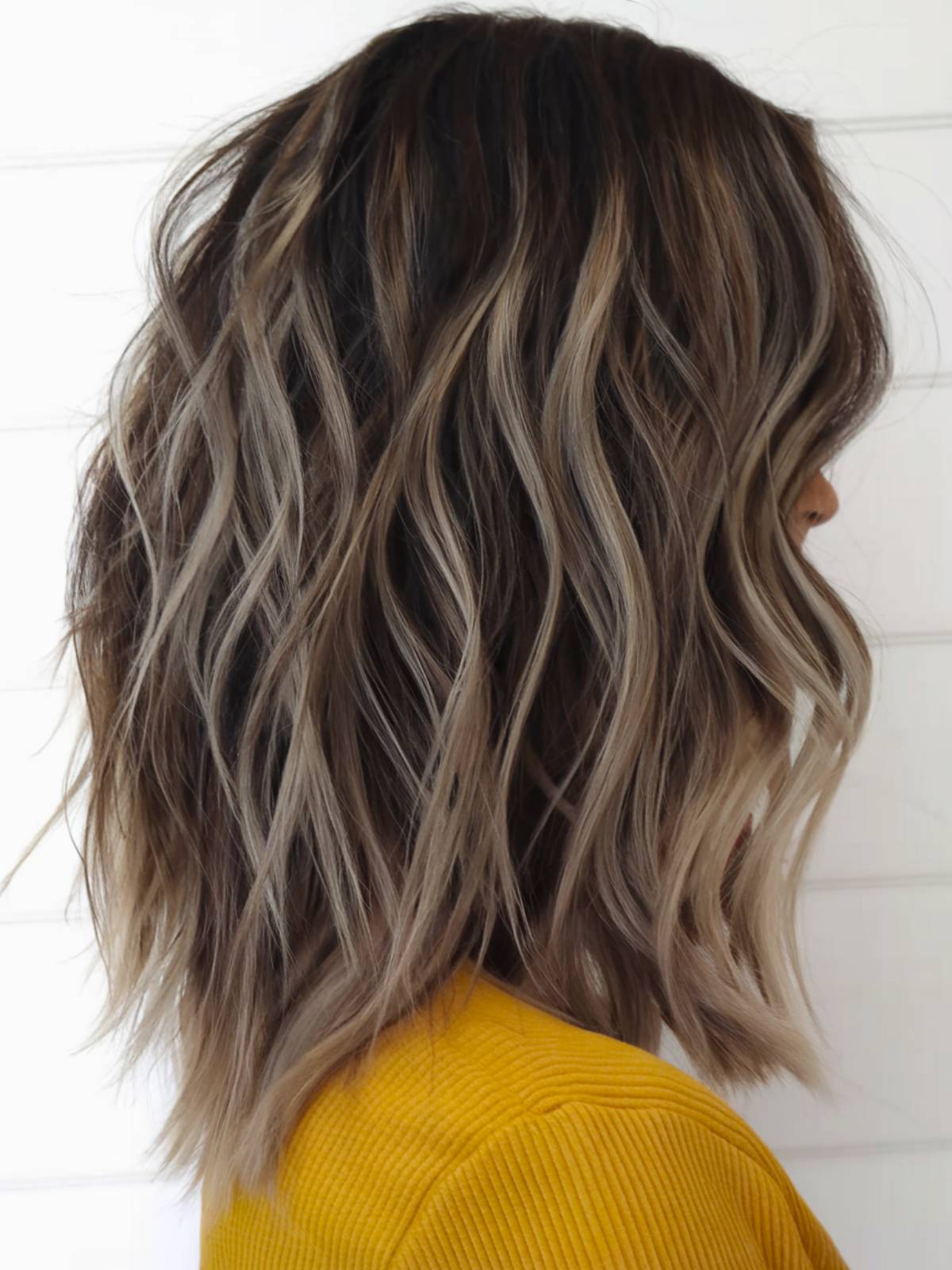 15+ Chic Medium Haircuts for Women Over 30 to Try in 2025