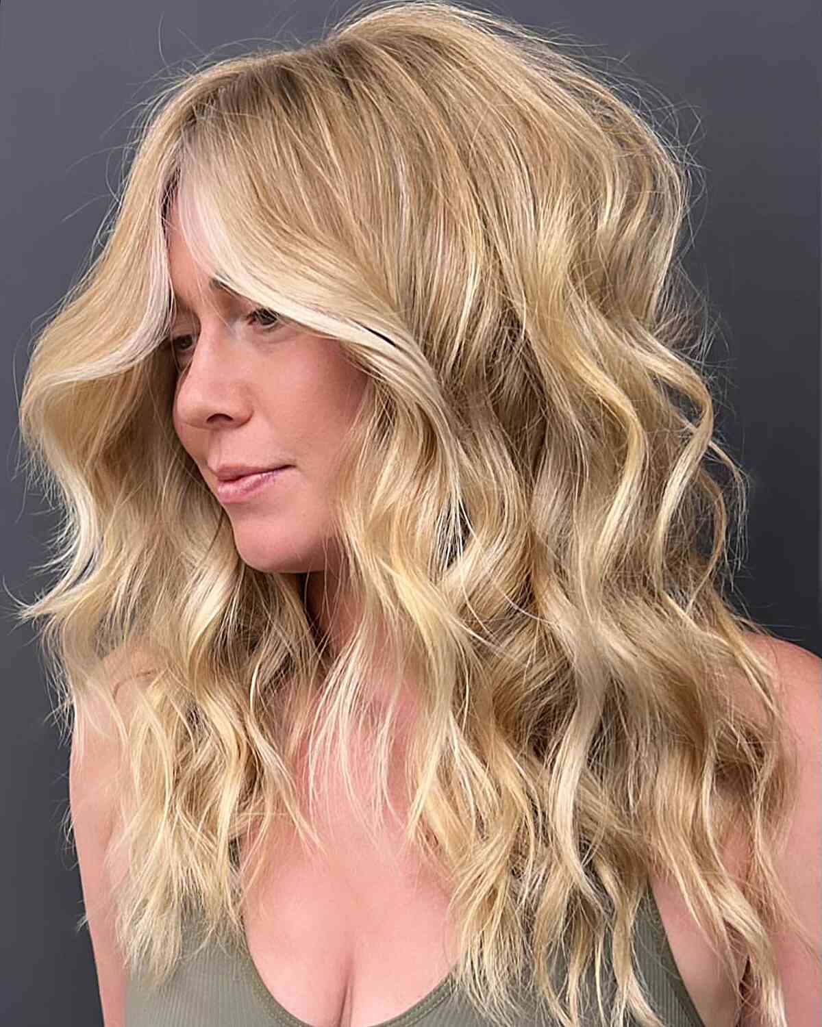 50 Best Medium Wavy Hairstyle Ideas of 2025