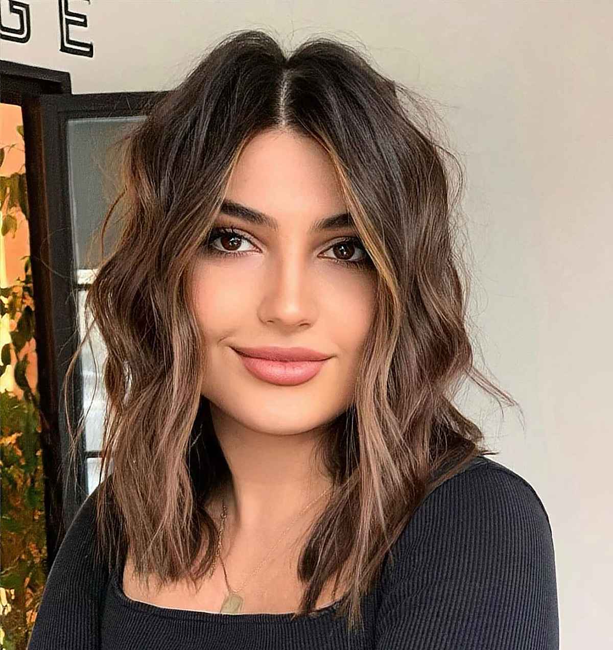 50 Best Medium Wavy Hairstyle Ideas of 2025