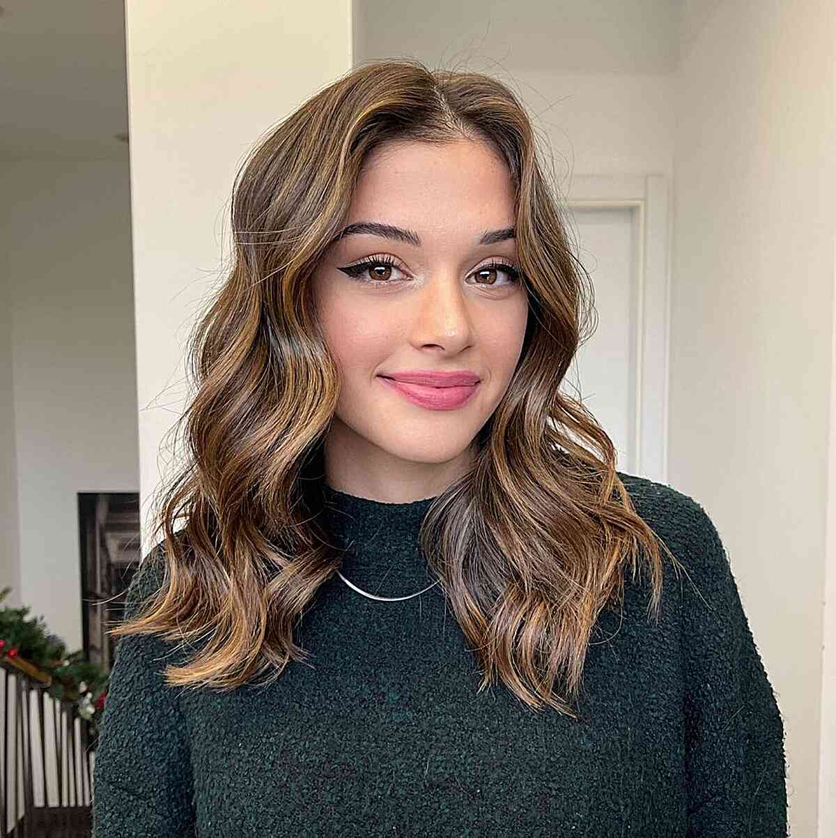 50 Best Medium Wavy Hairstyle Ideas of 2025