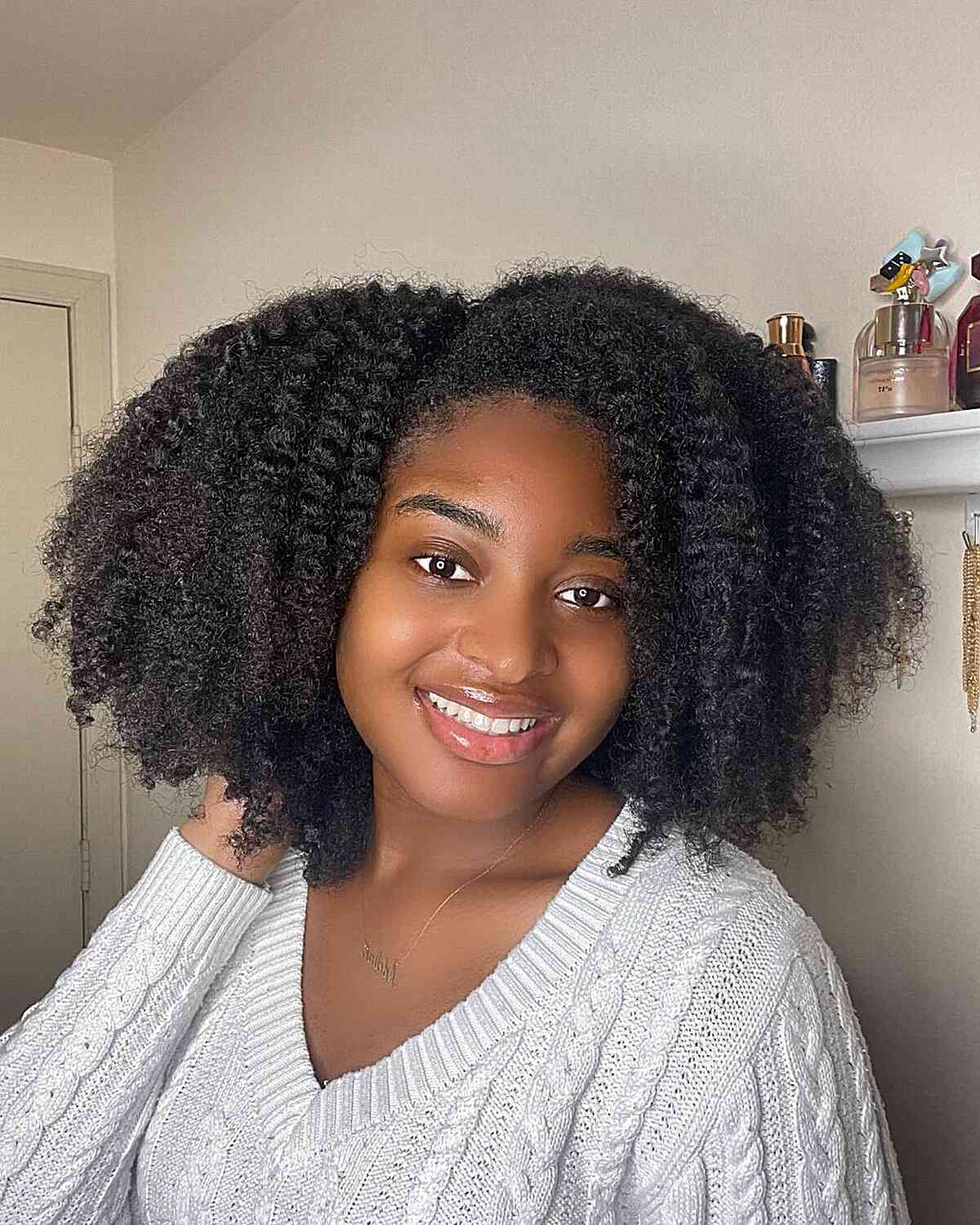 90 Best Medium-Length Hairstyles for Thick Hair to Feel Lighter