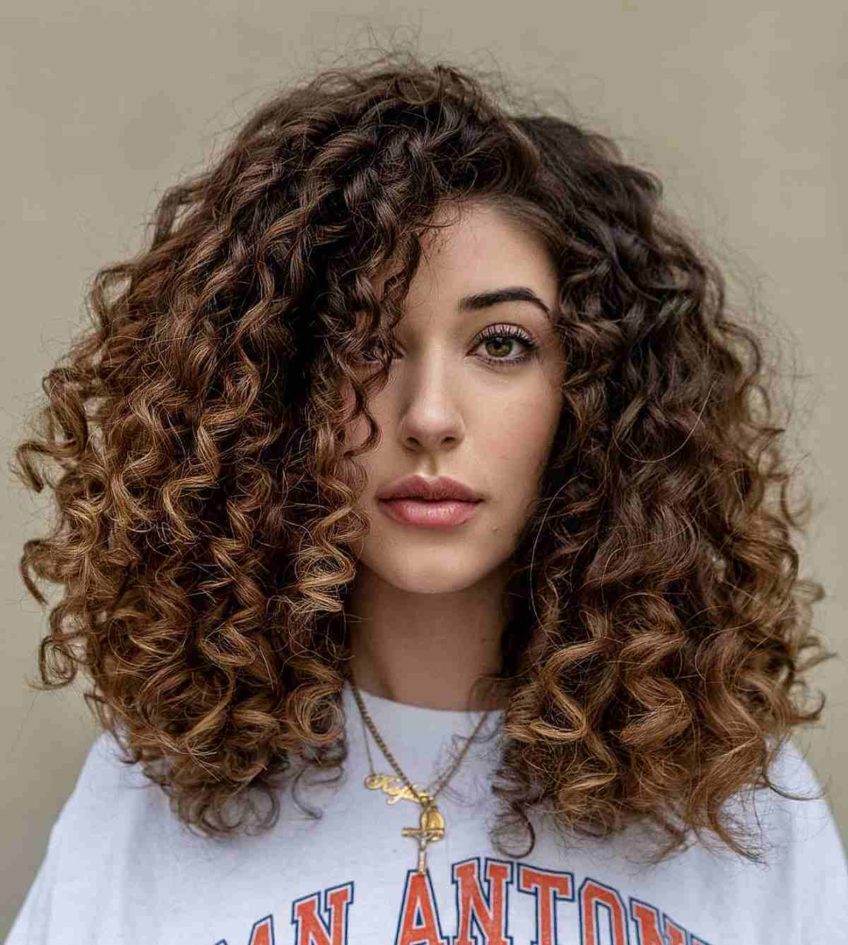 90 Best Medium-Length Hairstyles for Thick Hair to Feel Lighter