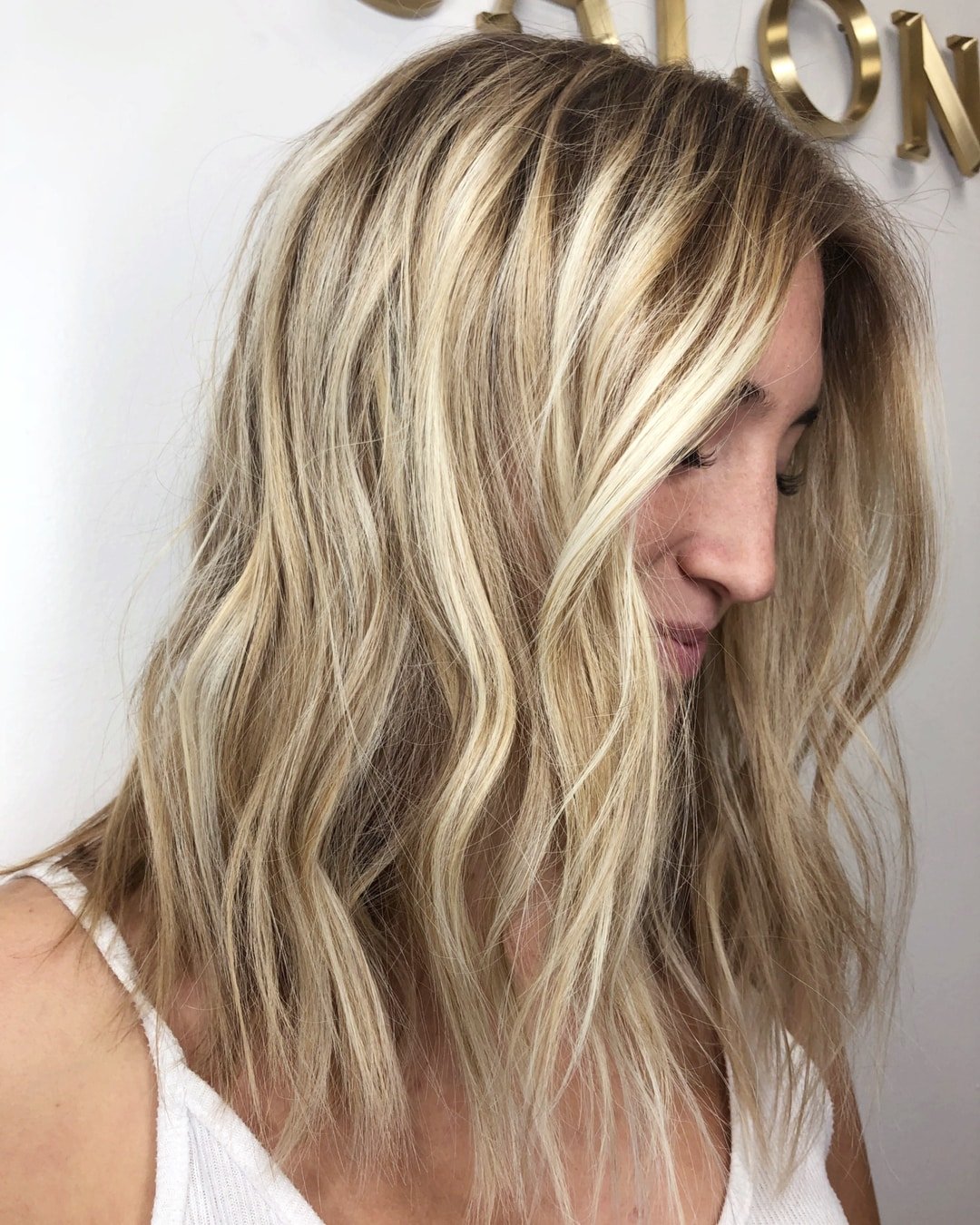 90 Best Medium-Length Hairstyles for Thick Hair to Feel Lighter