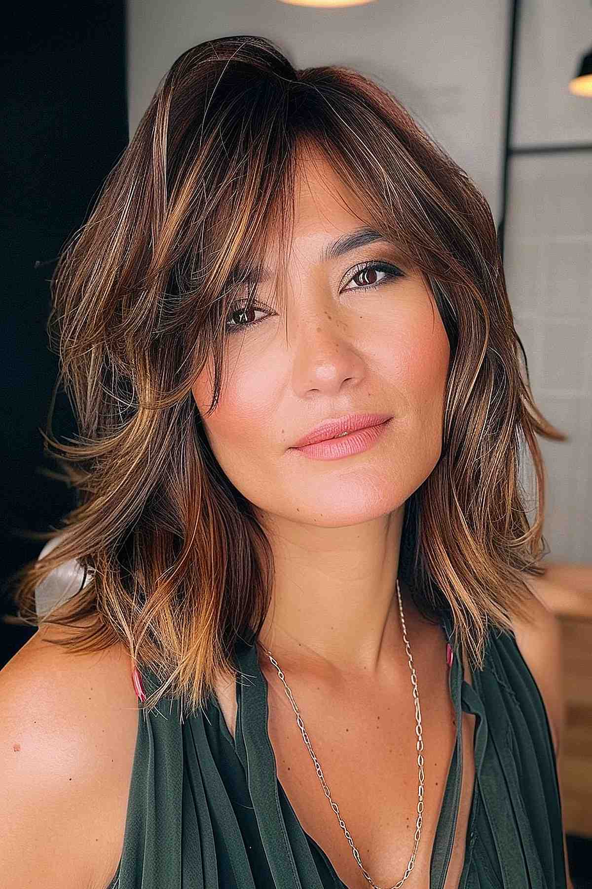 53 Perfect Medium-Length Hairstyles for Square Faces in 2025