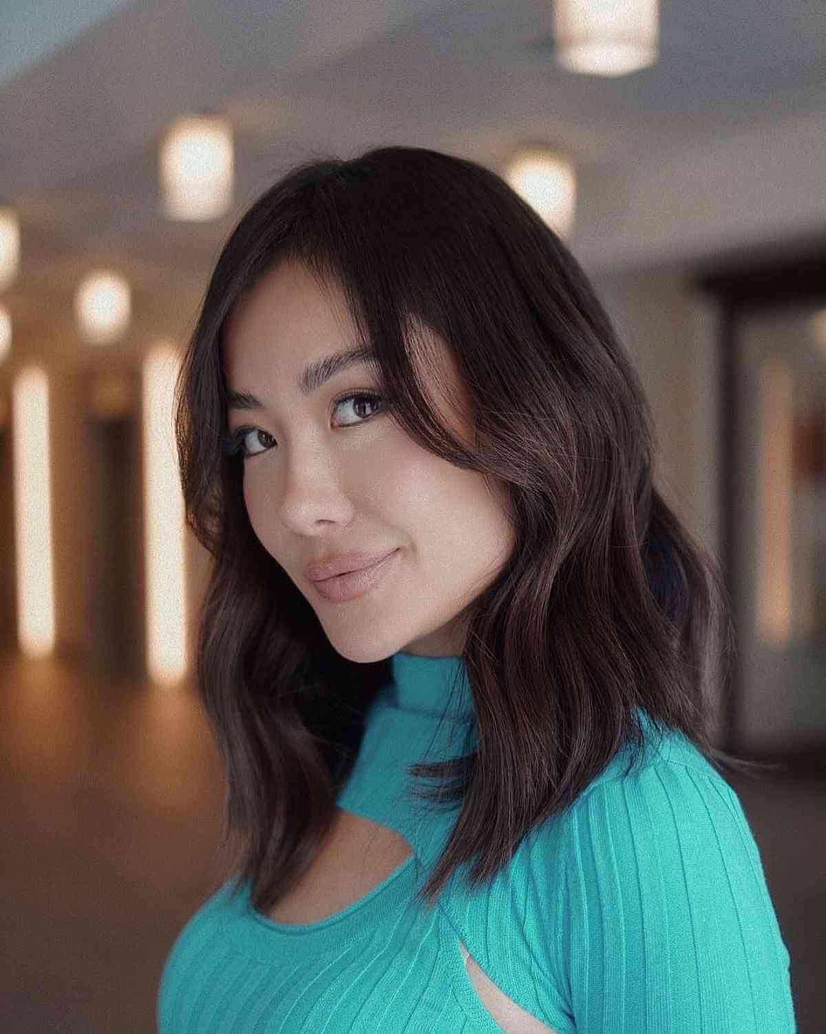 53 Perfect Medium-Length Hairstyles for Square Faces in 2025