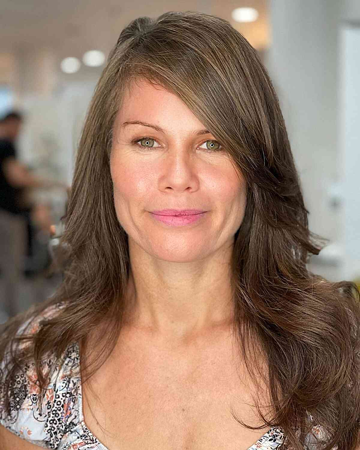 53 Perfect Medium-Length Hairstyles for Square Faces in 2025