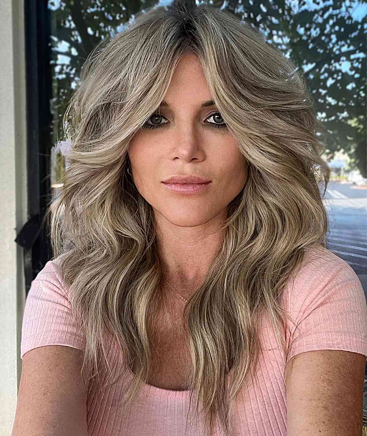 53 Perfect Medium-Length Hairstyles for Square Faces in 2025